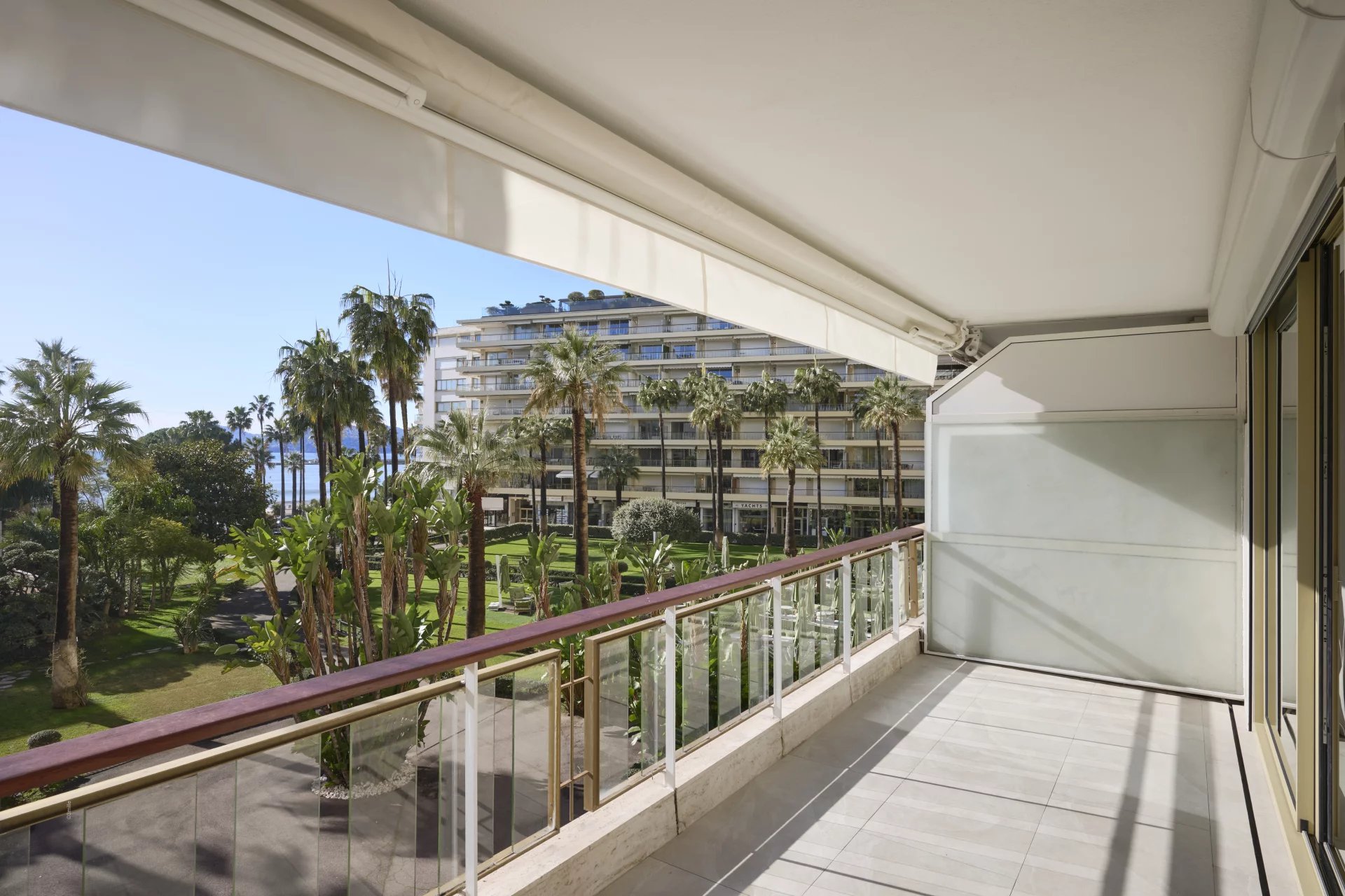 Image of Apartment - 2 Bedrooms for Sale in Alpes-Maritimes-Cannes-France, Image 2