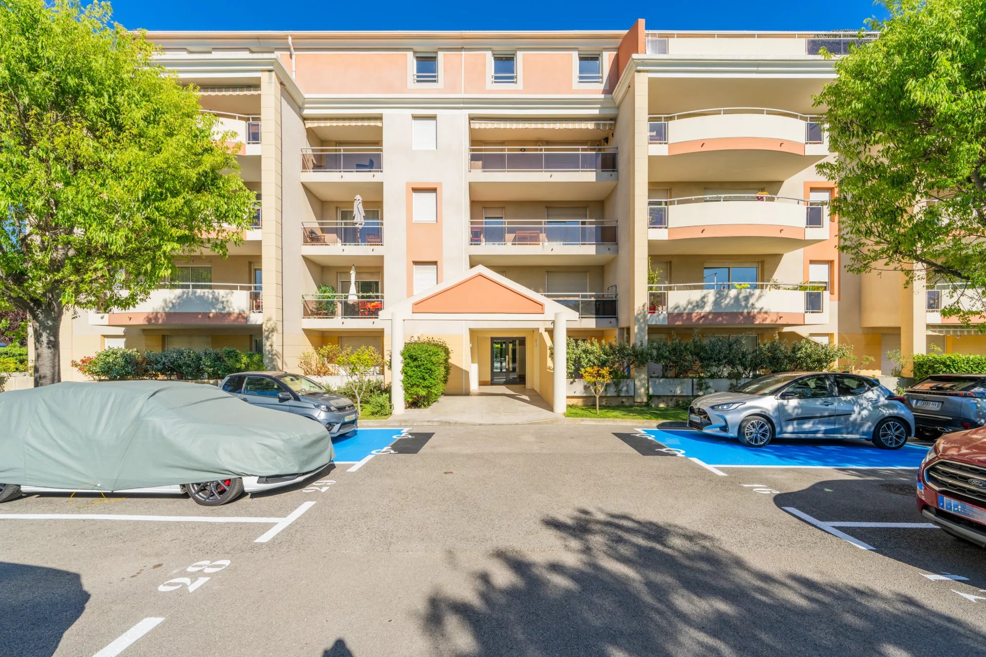 Sale Apartment Aix-en-Provence