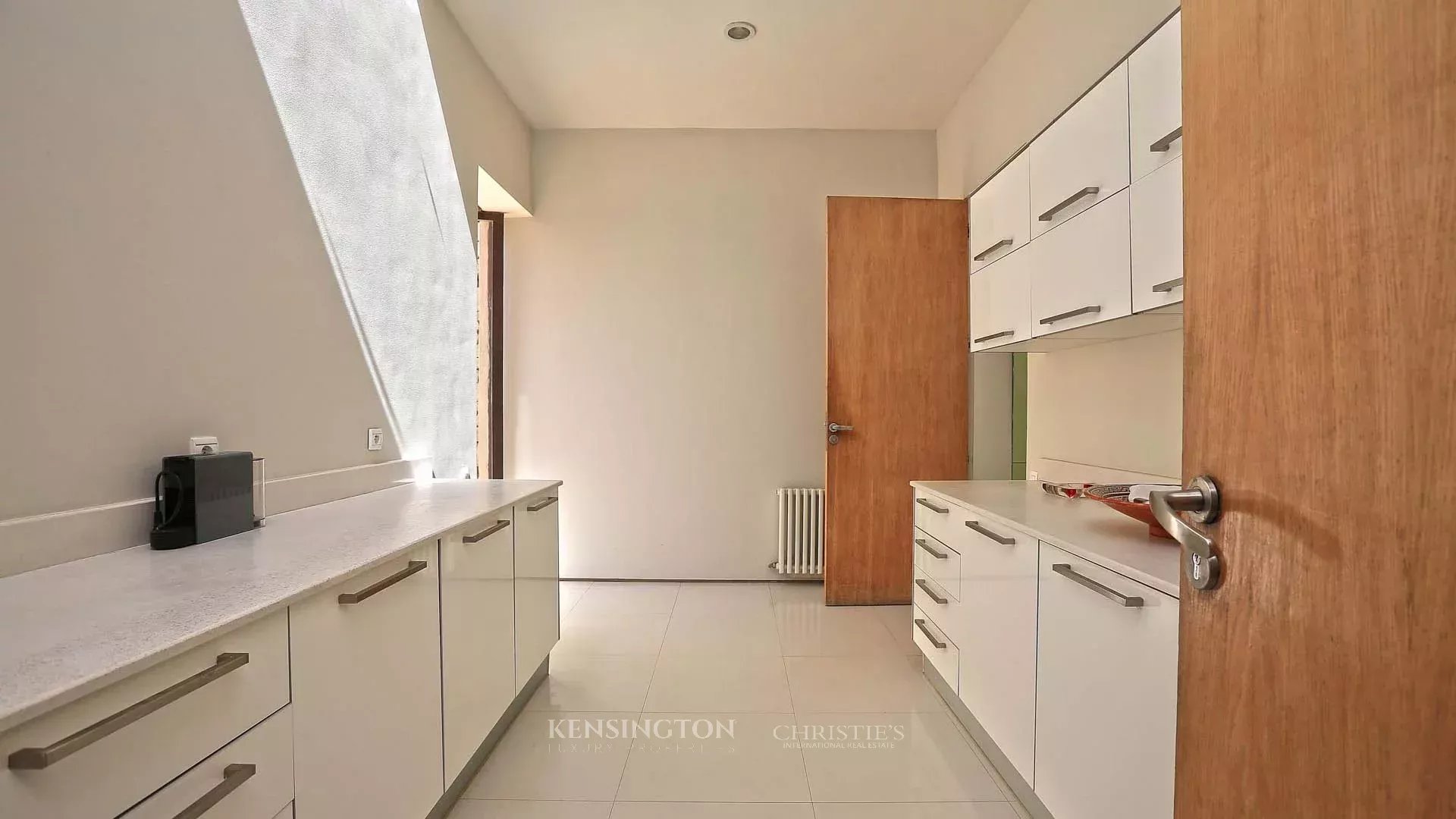 6 Bedroom Villa/Townhouse's Image 48