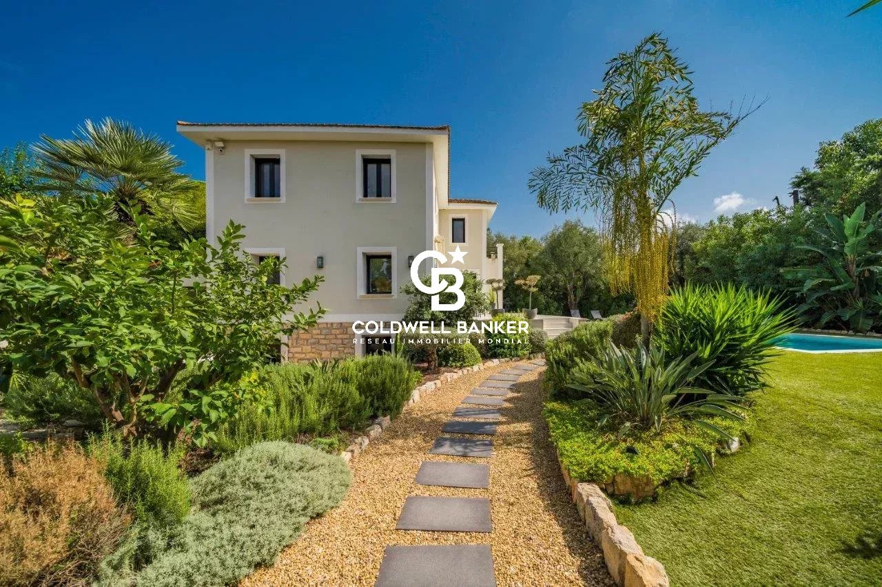 Villa contemporaine – Domaine sécurisé, plages à pied