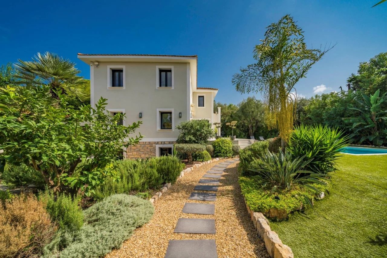 Close to Cannes - Juan-les-Pins - Modern villa close to the beach
