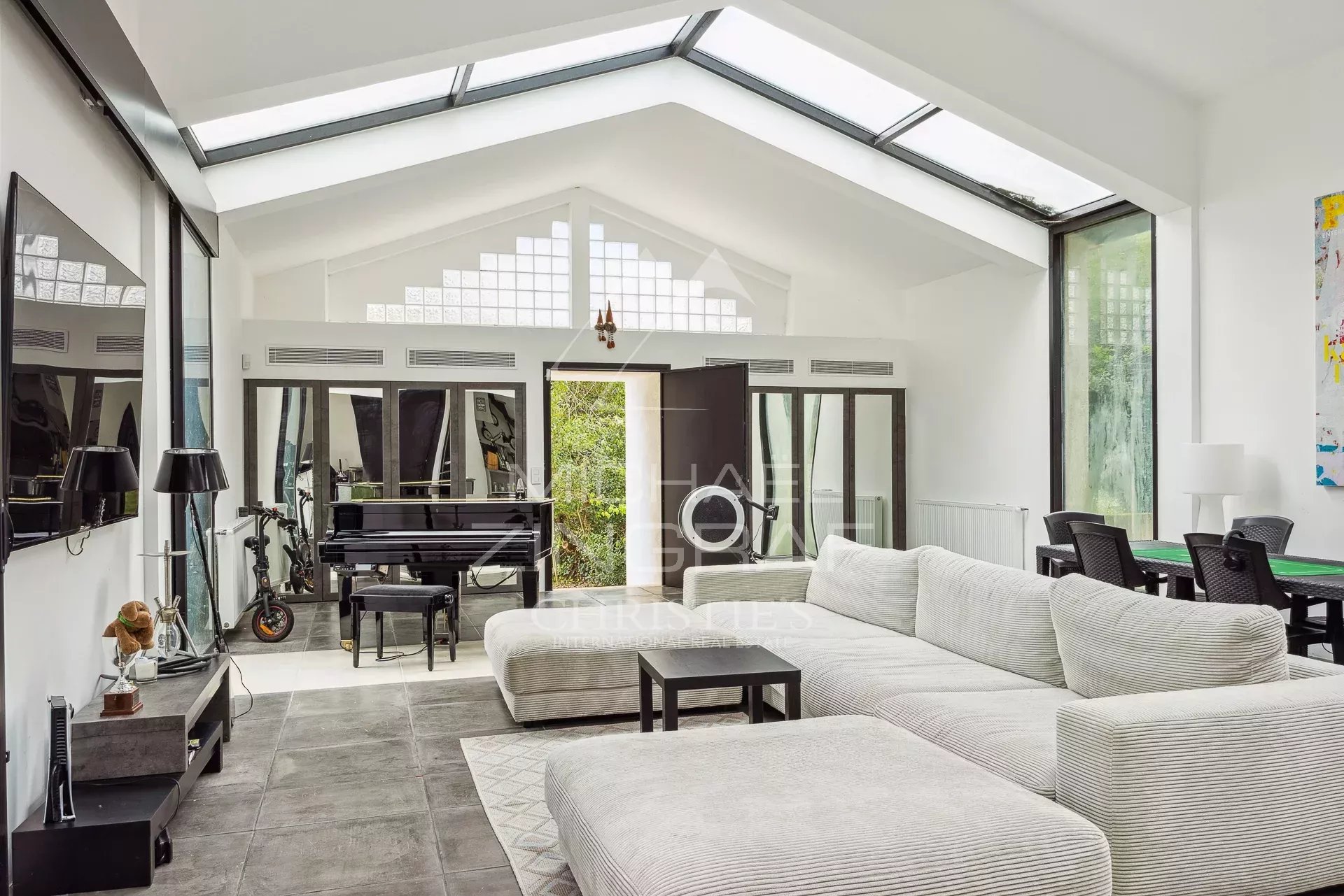 6 Bedroom Villa/Townhouse's Image 6