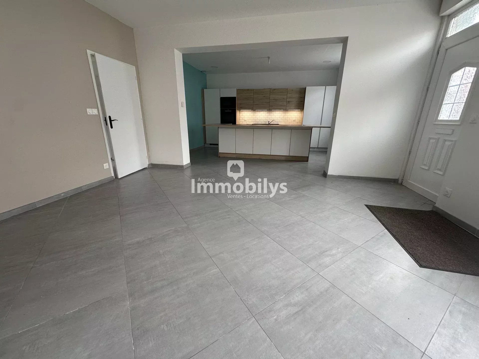 maison 4 chambres -jardin arboré-village de charme