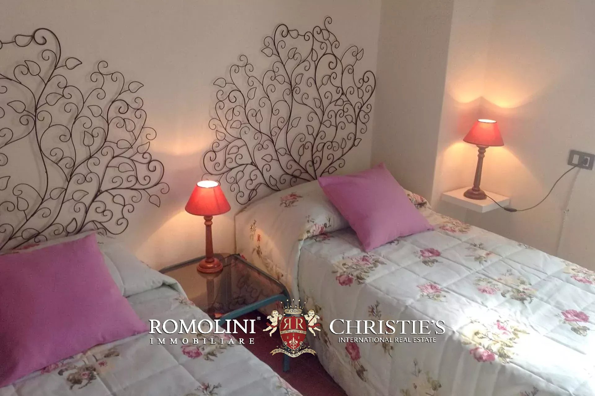 22 Bedroom Vineyard's Image 25