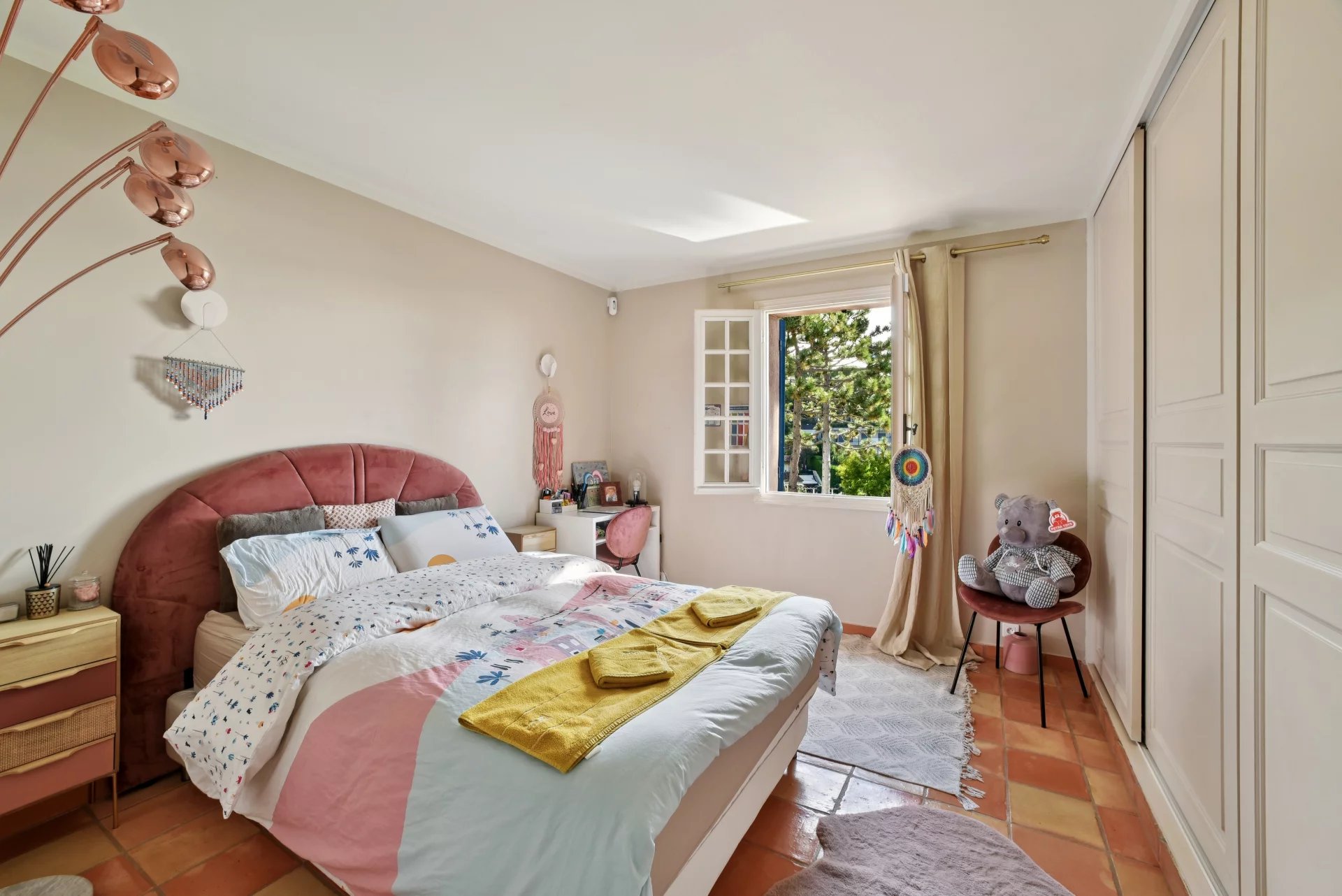 Charming Riviera villa with pool and sea view glimpsese