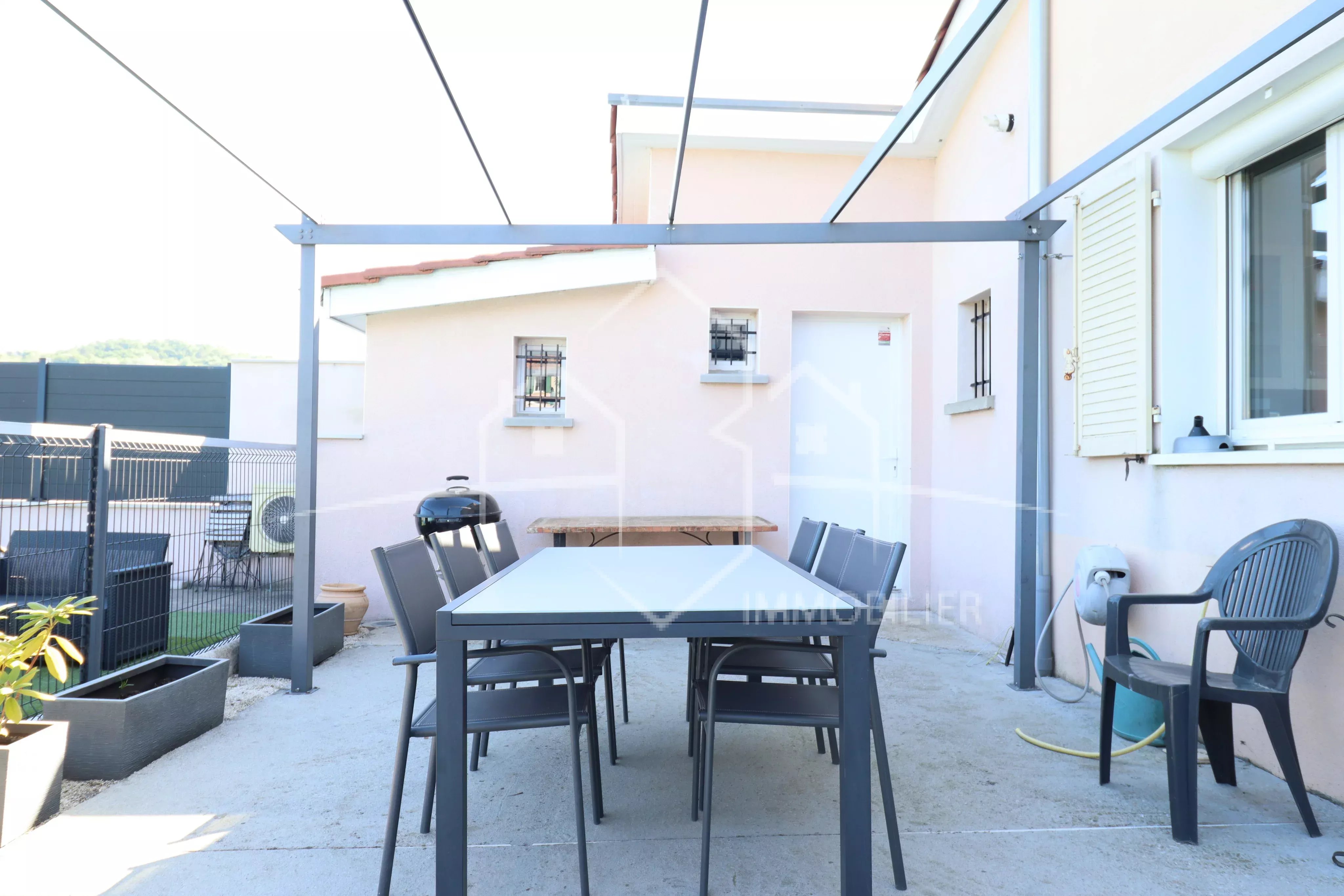 Maison familiale de 120 m² avec piscine à Saint-Maurice-l'Exil