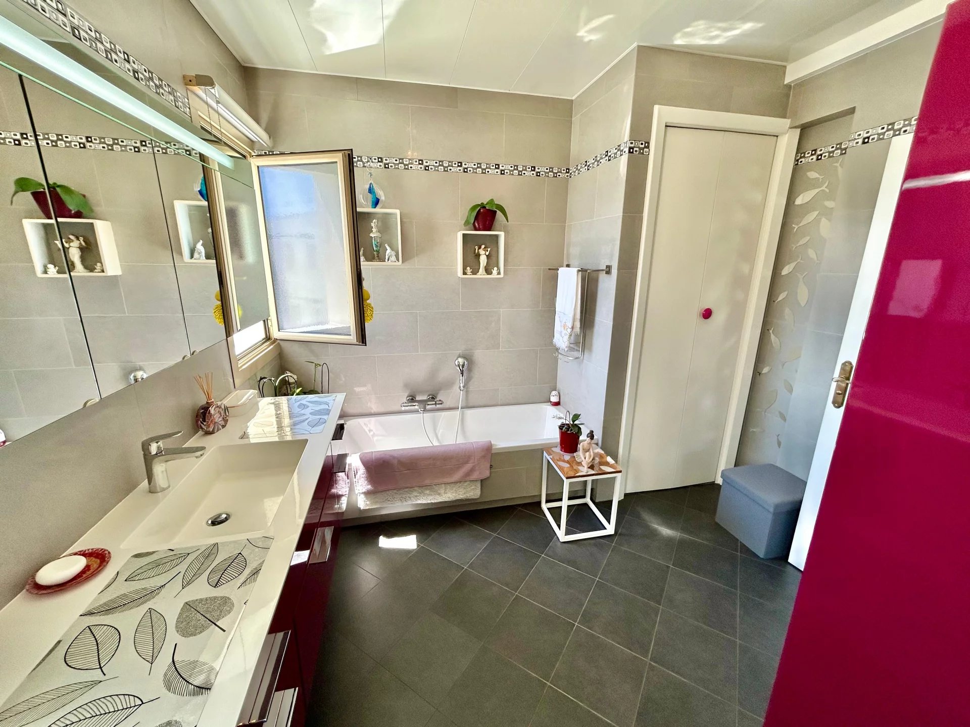 Montrose – Top floor with terrace, bright 4-room apartment with double garage