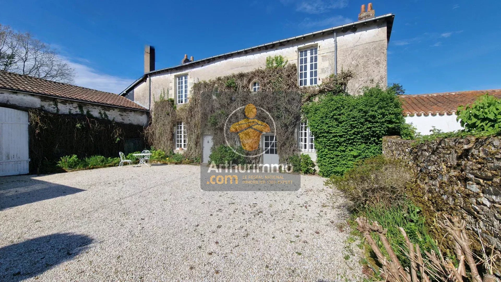 Charmante propriété de la fin du 18ième siècle de 270m² avec son parc