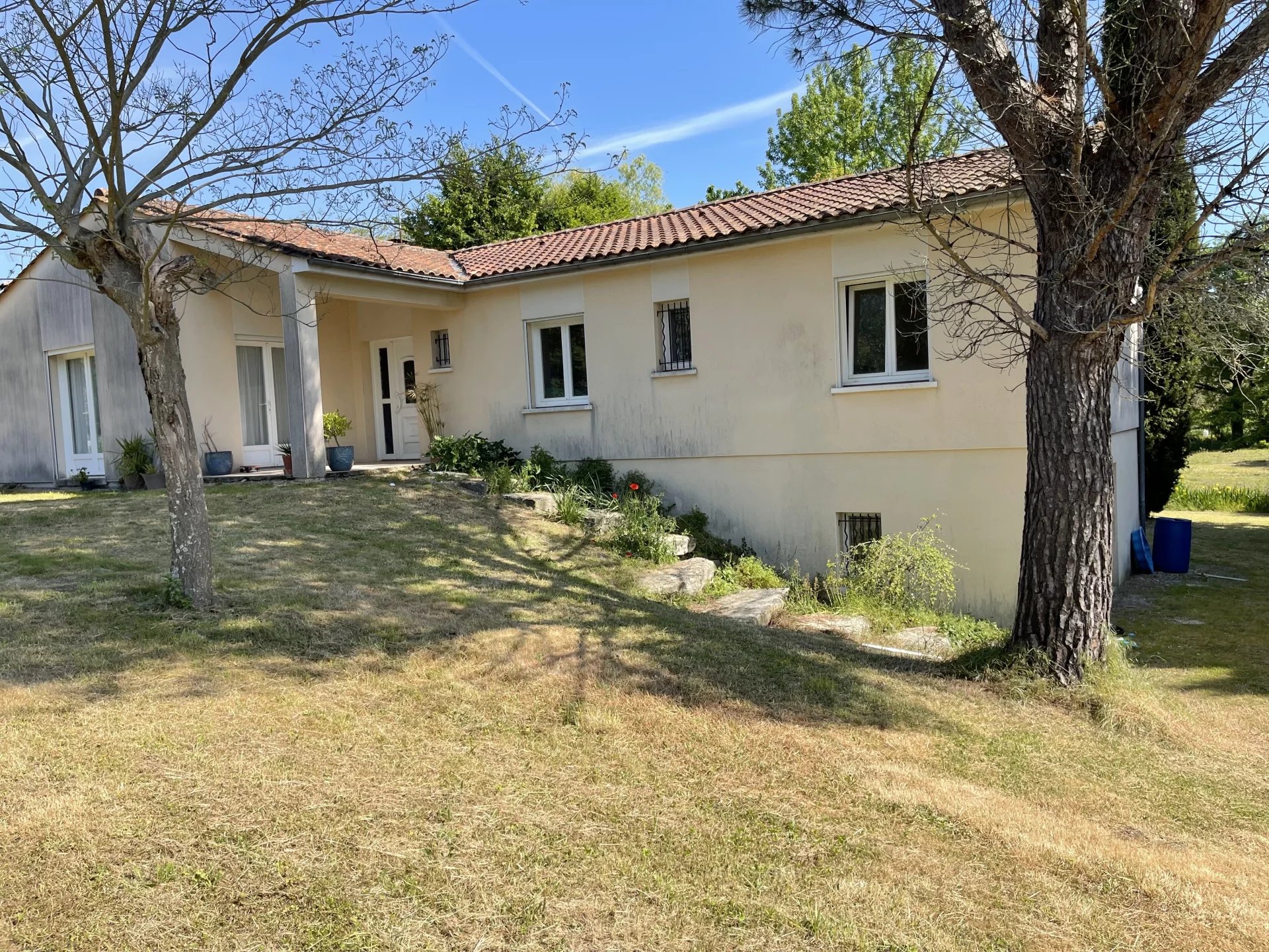 All comforts! Close to all amenities!