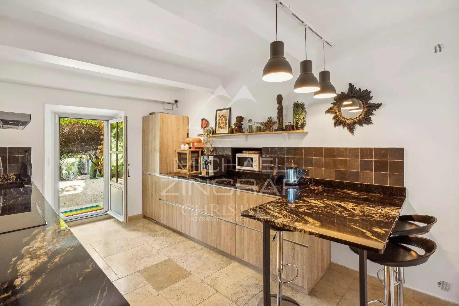 6 Bedroom Villa/Townhouse's Image 3