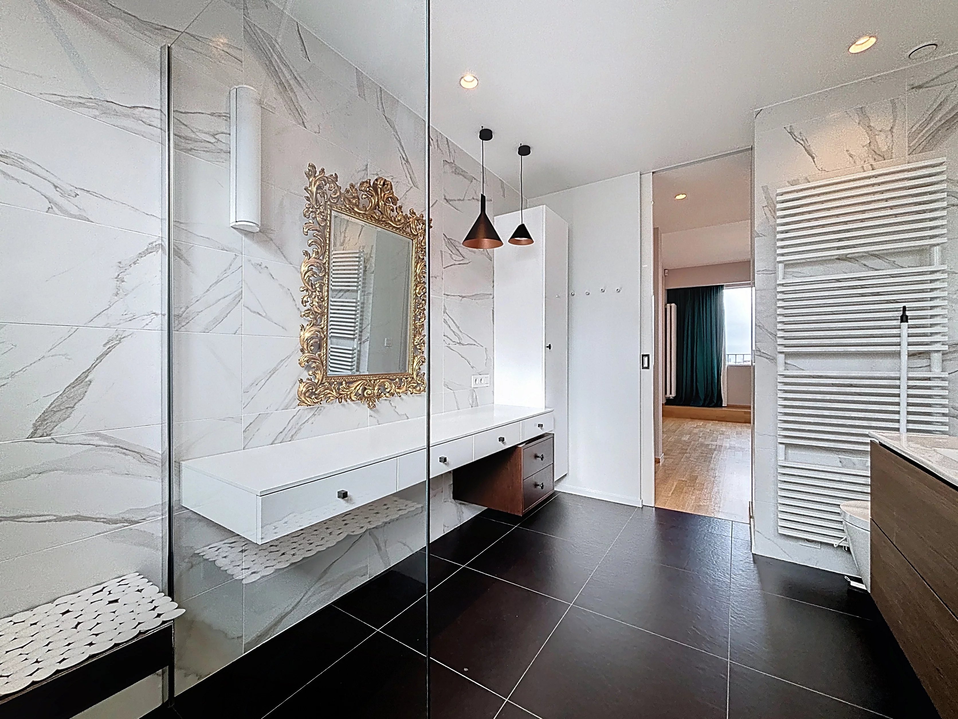 Renovated 4-bedroom penthouse 235 m2 + garage