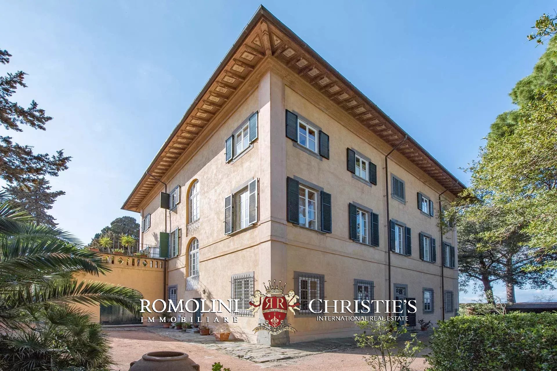 LUXURY PERIOD VILLA FOR SALE NEAR PISA, TUSCANY