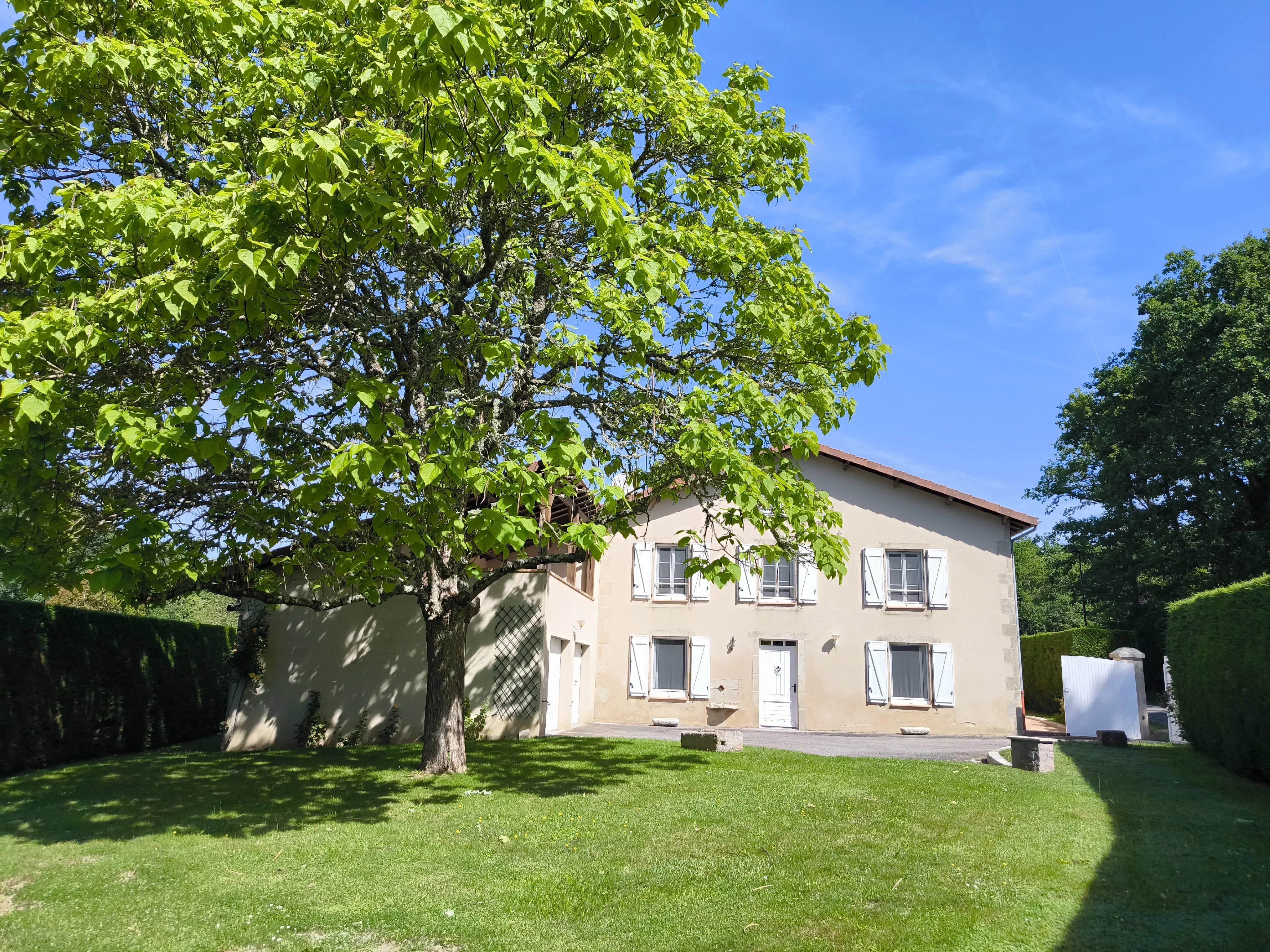 Fermette rénovée avec terrain  et piscine