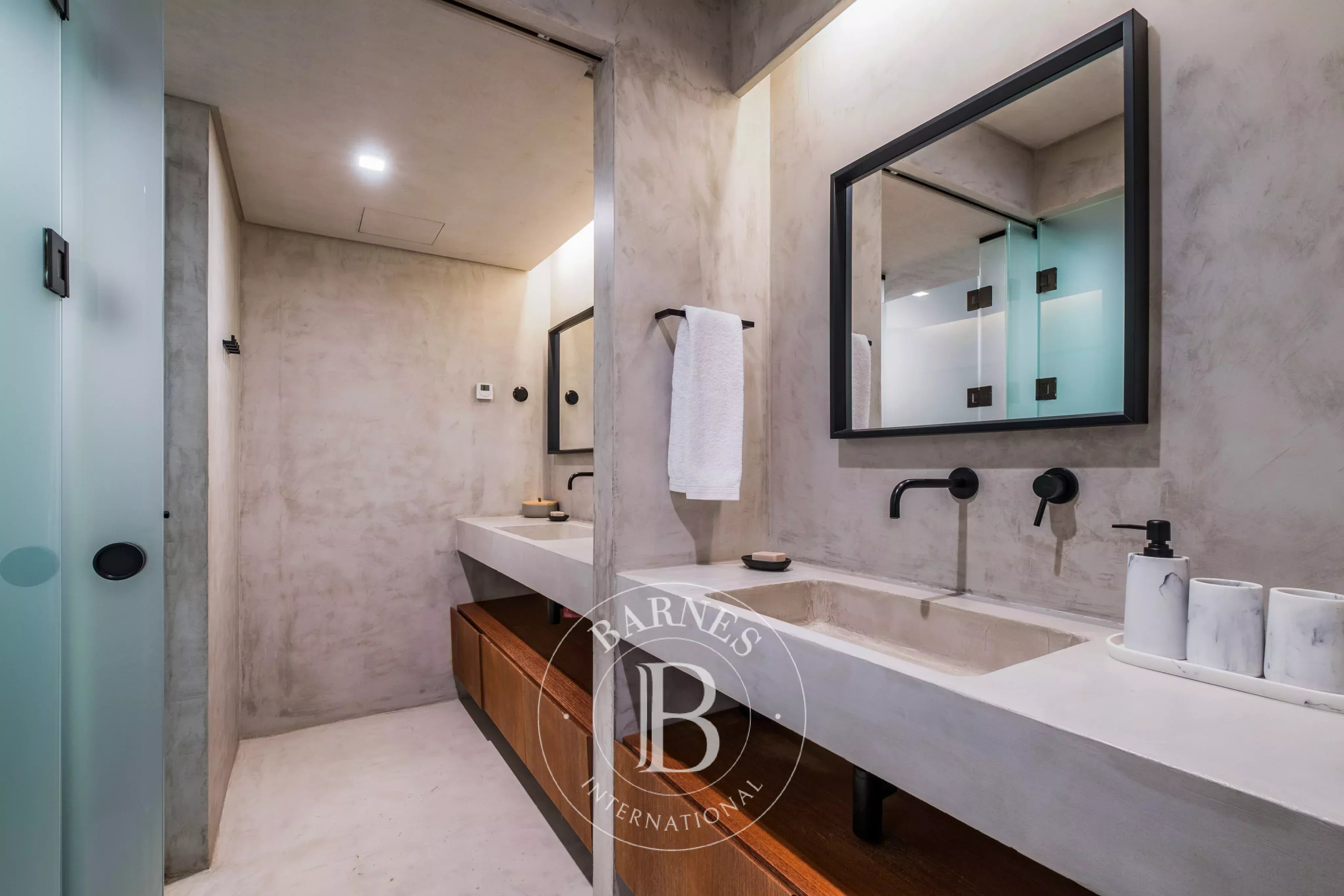 Maison contemporaine avec vue sur le fleuve