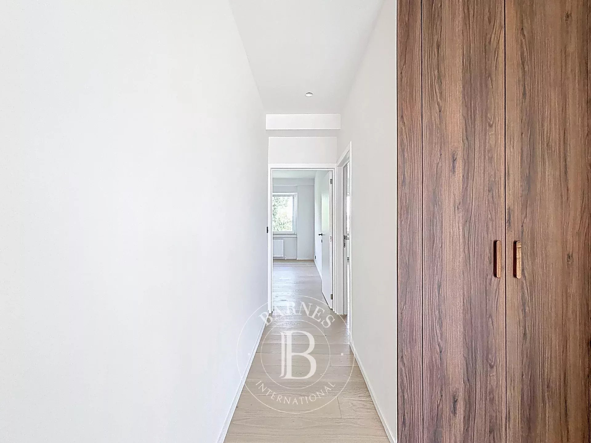 ONDER BOD - UCCLE - Prachtig gerenoveerd appartement, terras op het zuiden