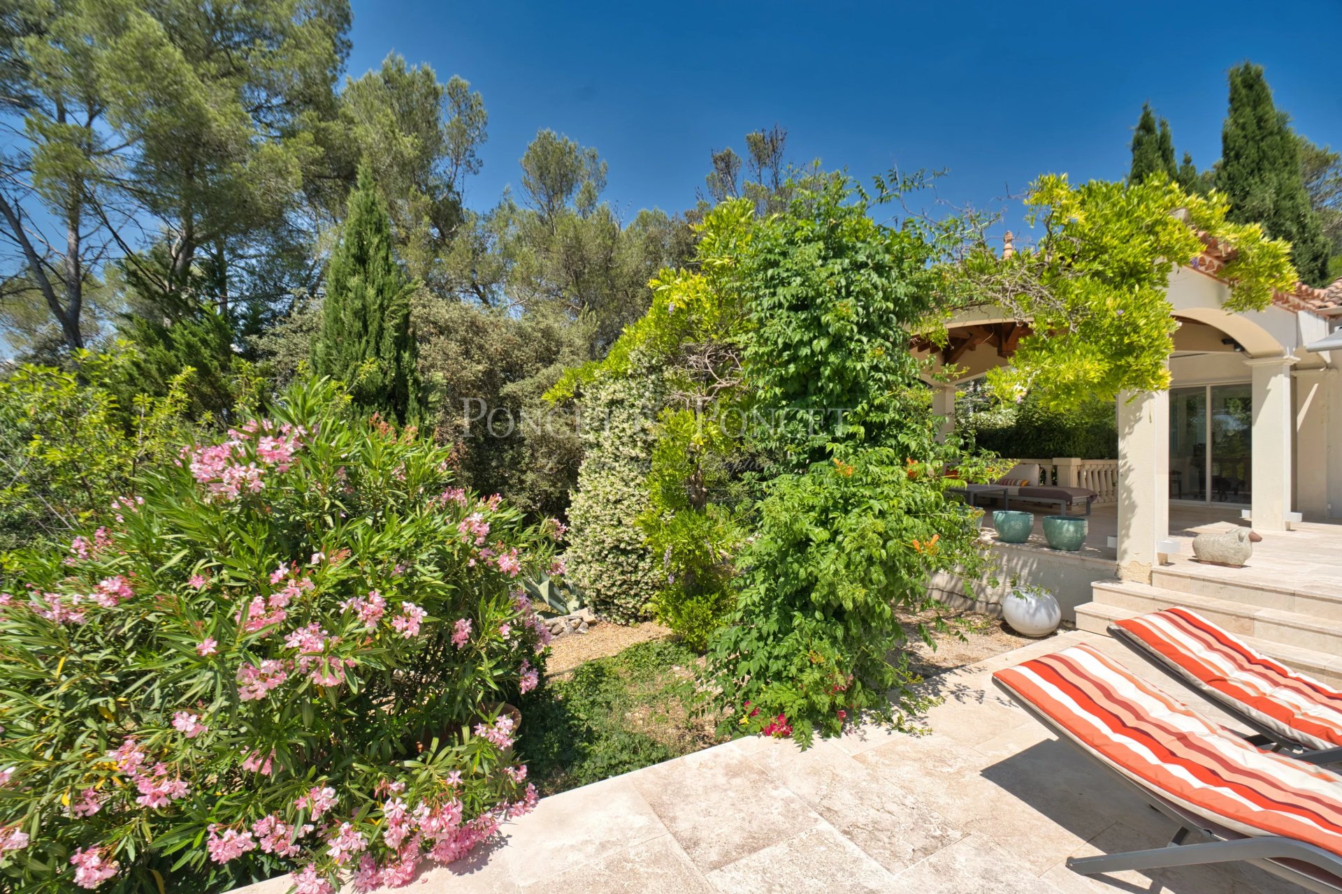 4 Bedroom Villa/Townhouse's Image 3