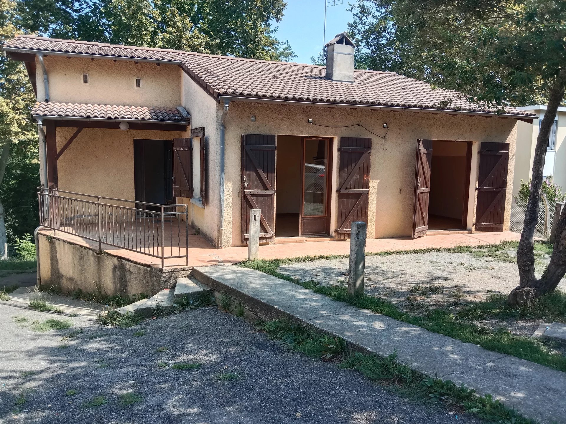 Aurignac, single-storey house with mezzanine garage