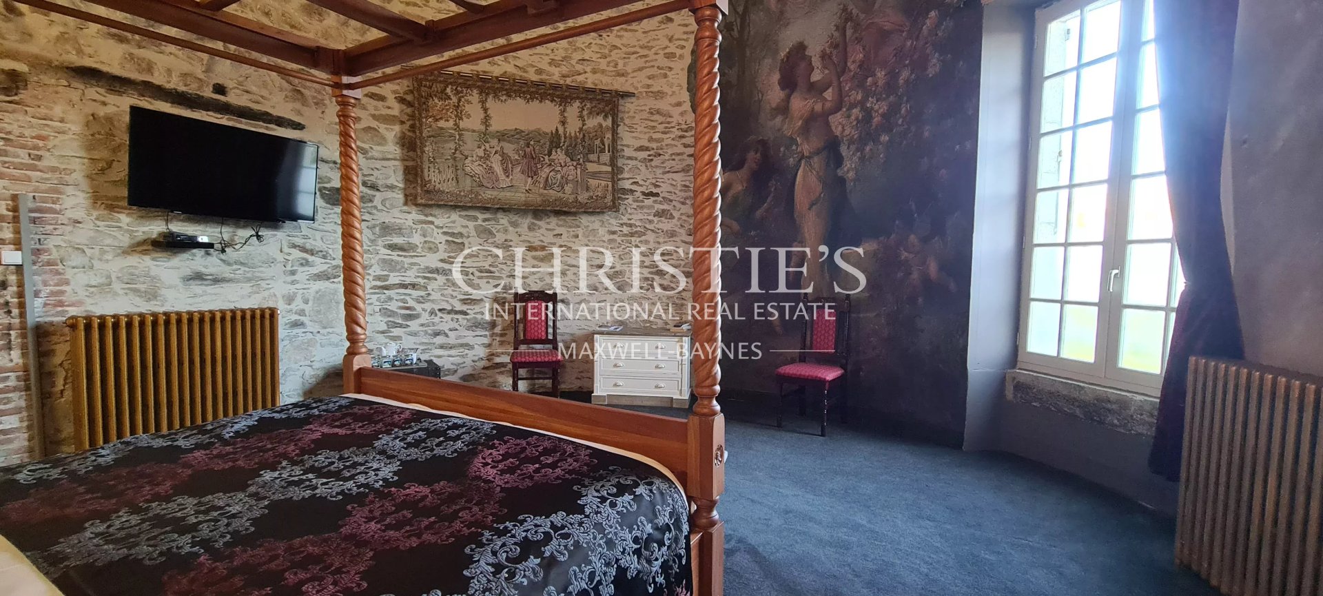 10 Bedroom Chateau's Image 23