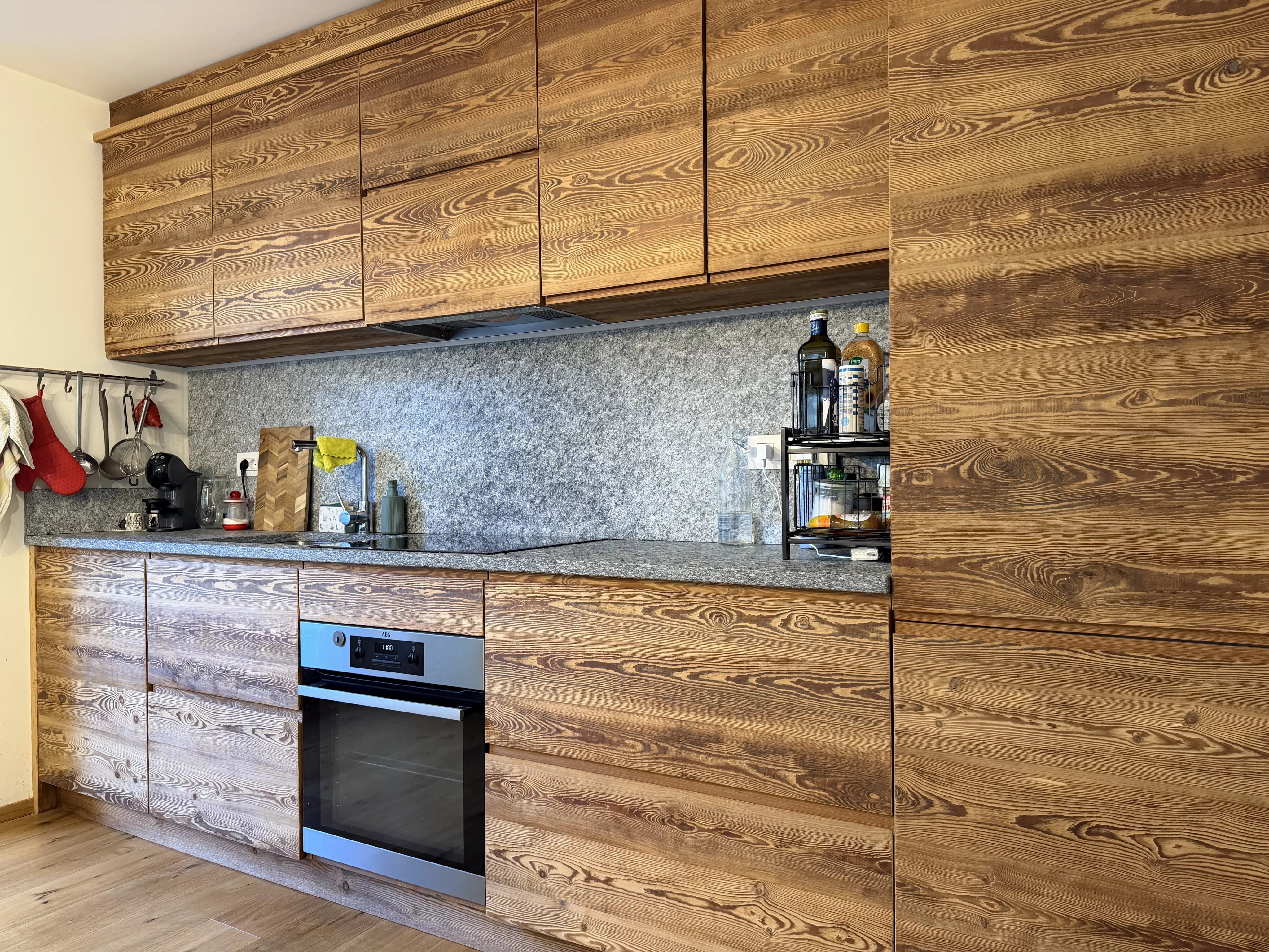 CHARMING FOUR-ROOM APARTMENT OVER TWO LEVELS WITH GARAGE — photo 15