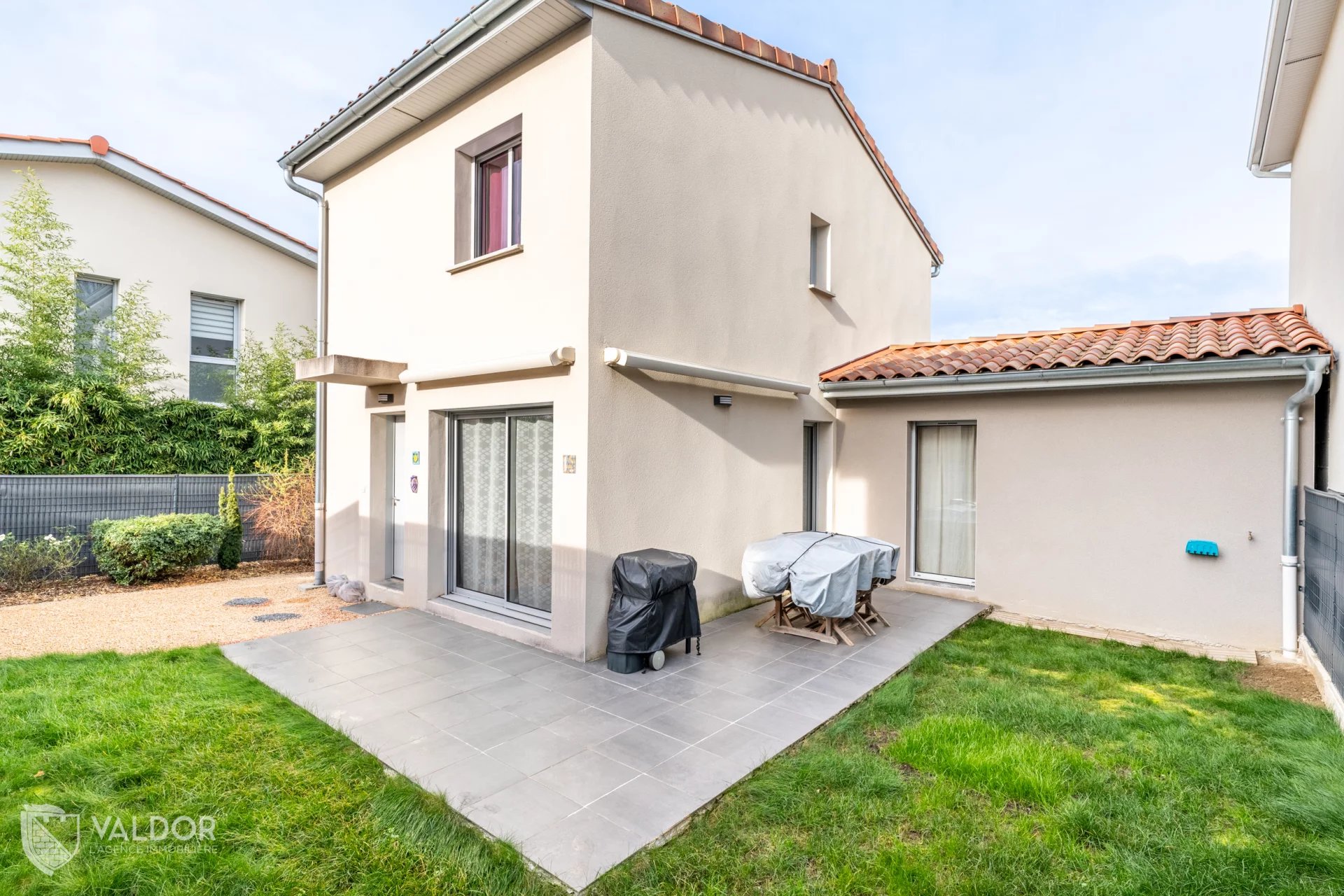 Genay - Maison de 2019 (RT 2012) - 90 m² - Au centre du village