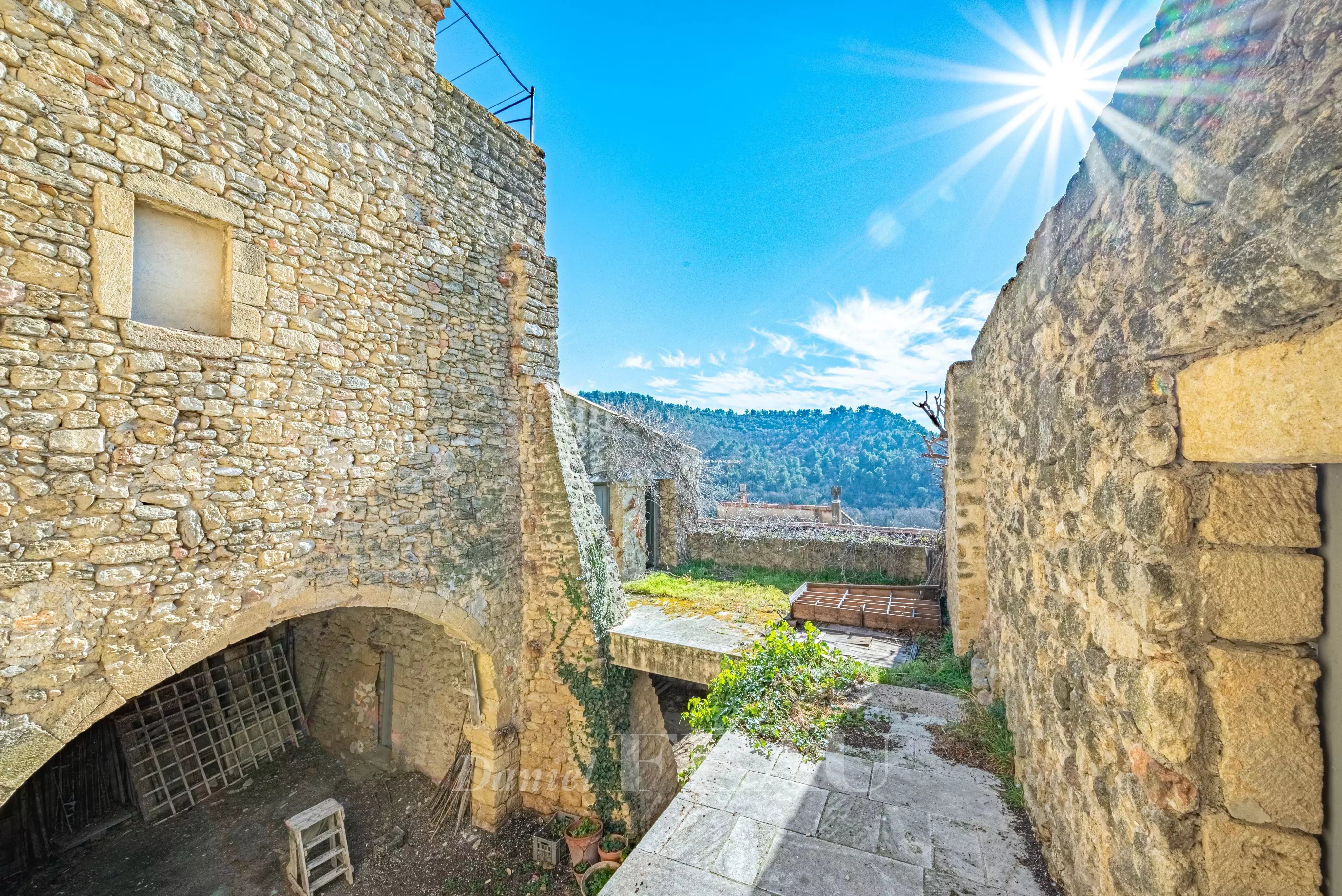 Sale Village house Ansouis