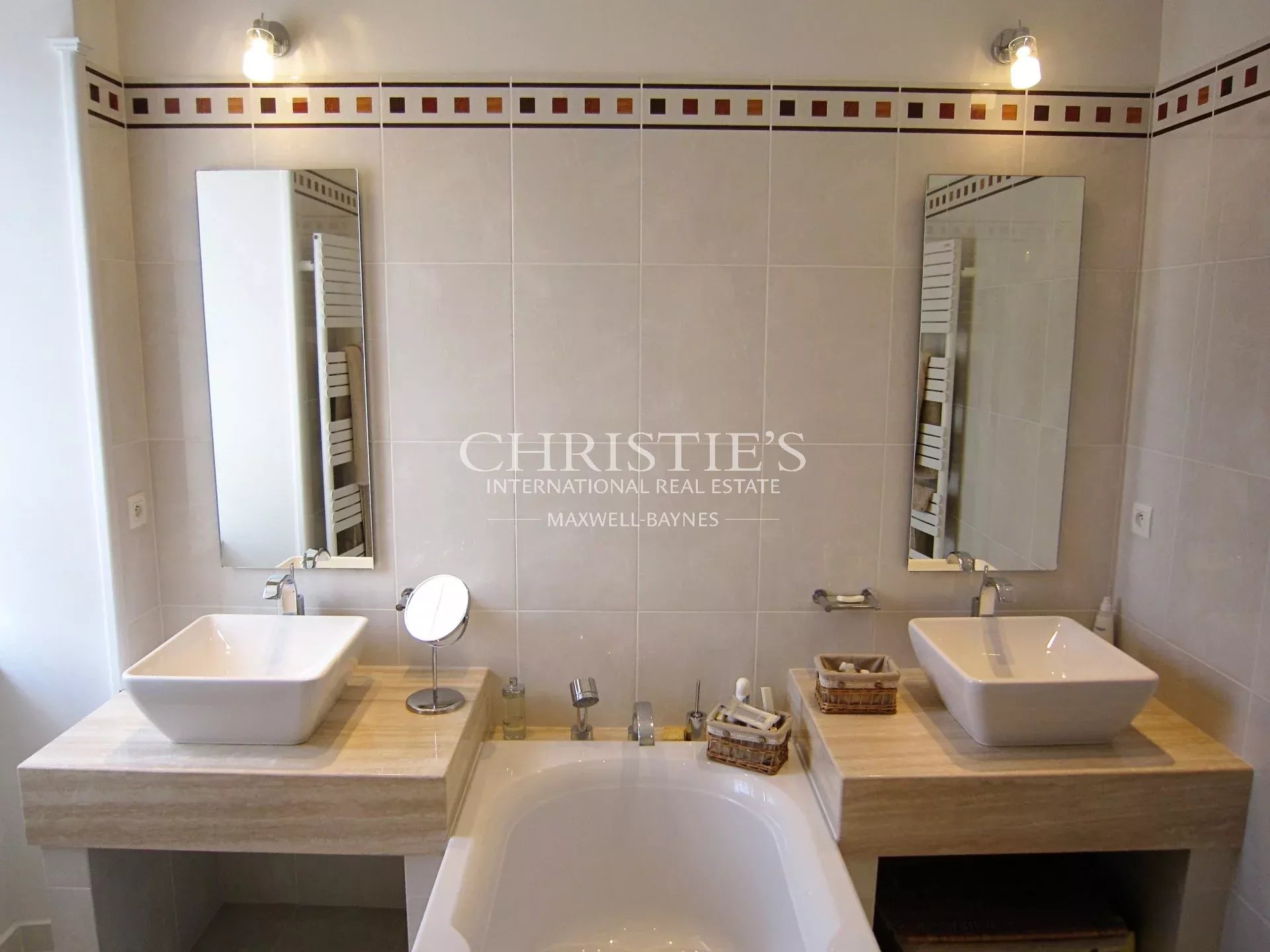 6 Bedroom Chateau's Image 9