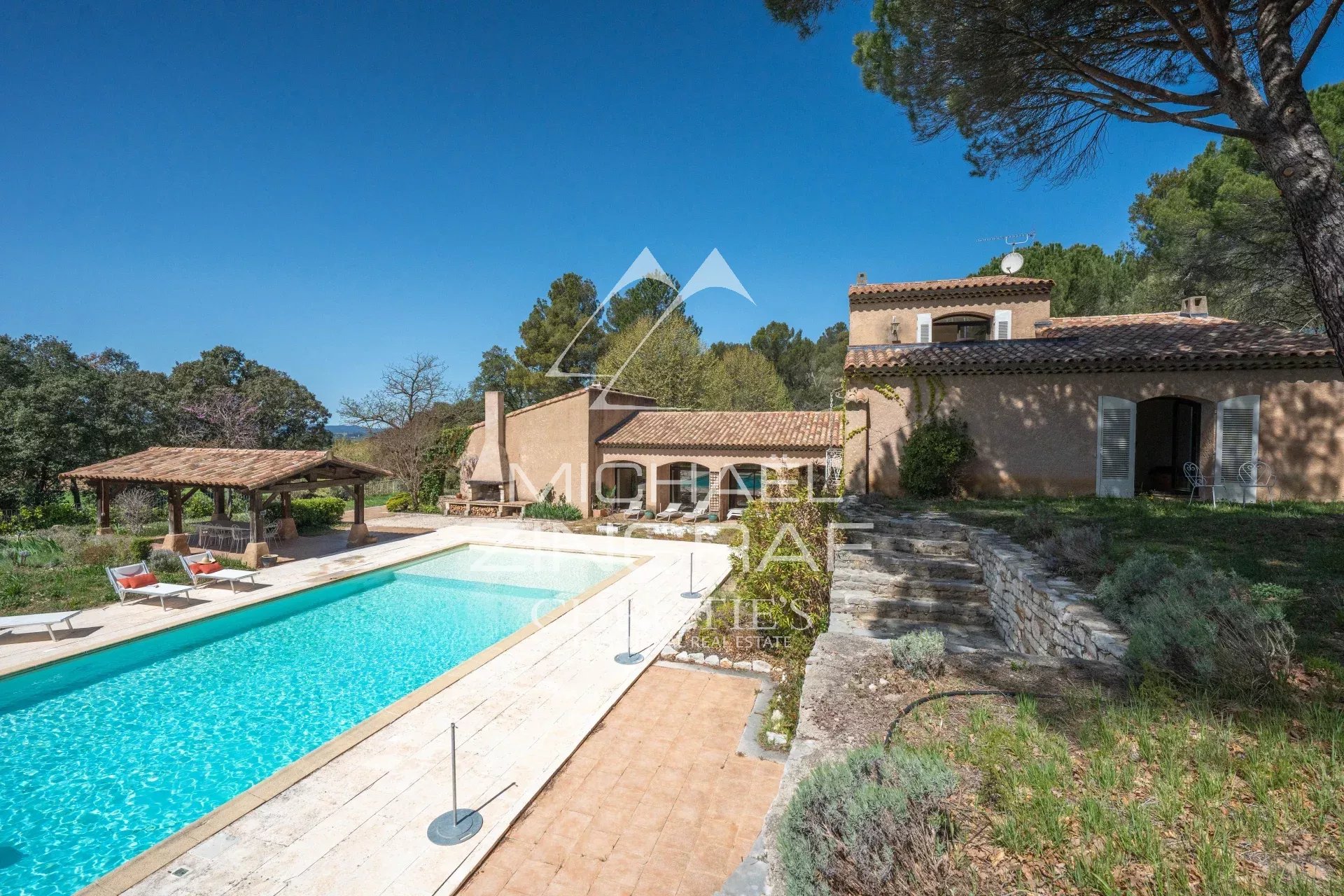 6 Bedroom Villa/Townhouse's Image 16