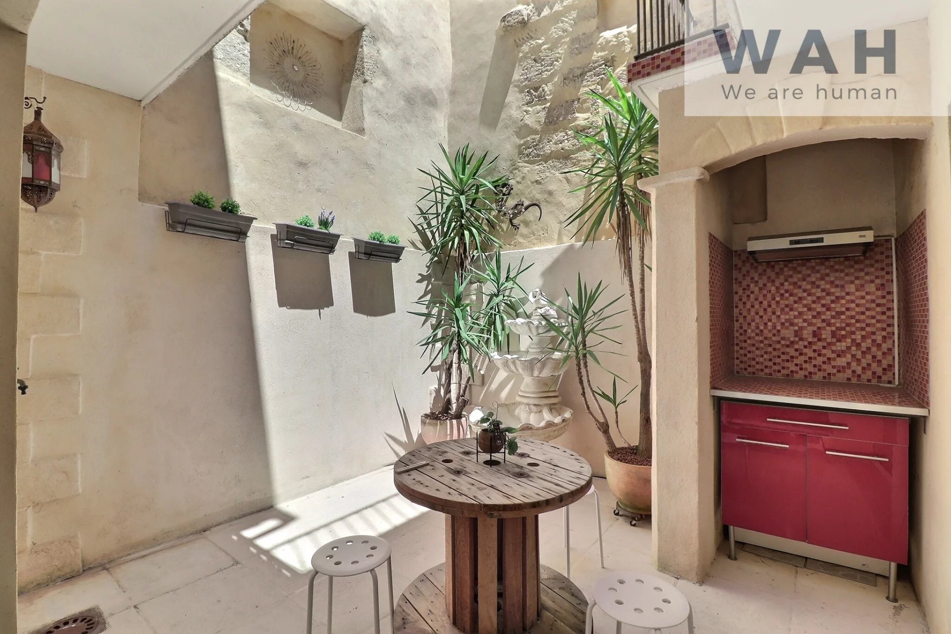 MAISON DE VILLAGE 7P 156 m2 avec extérieurs et garage à Vauv