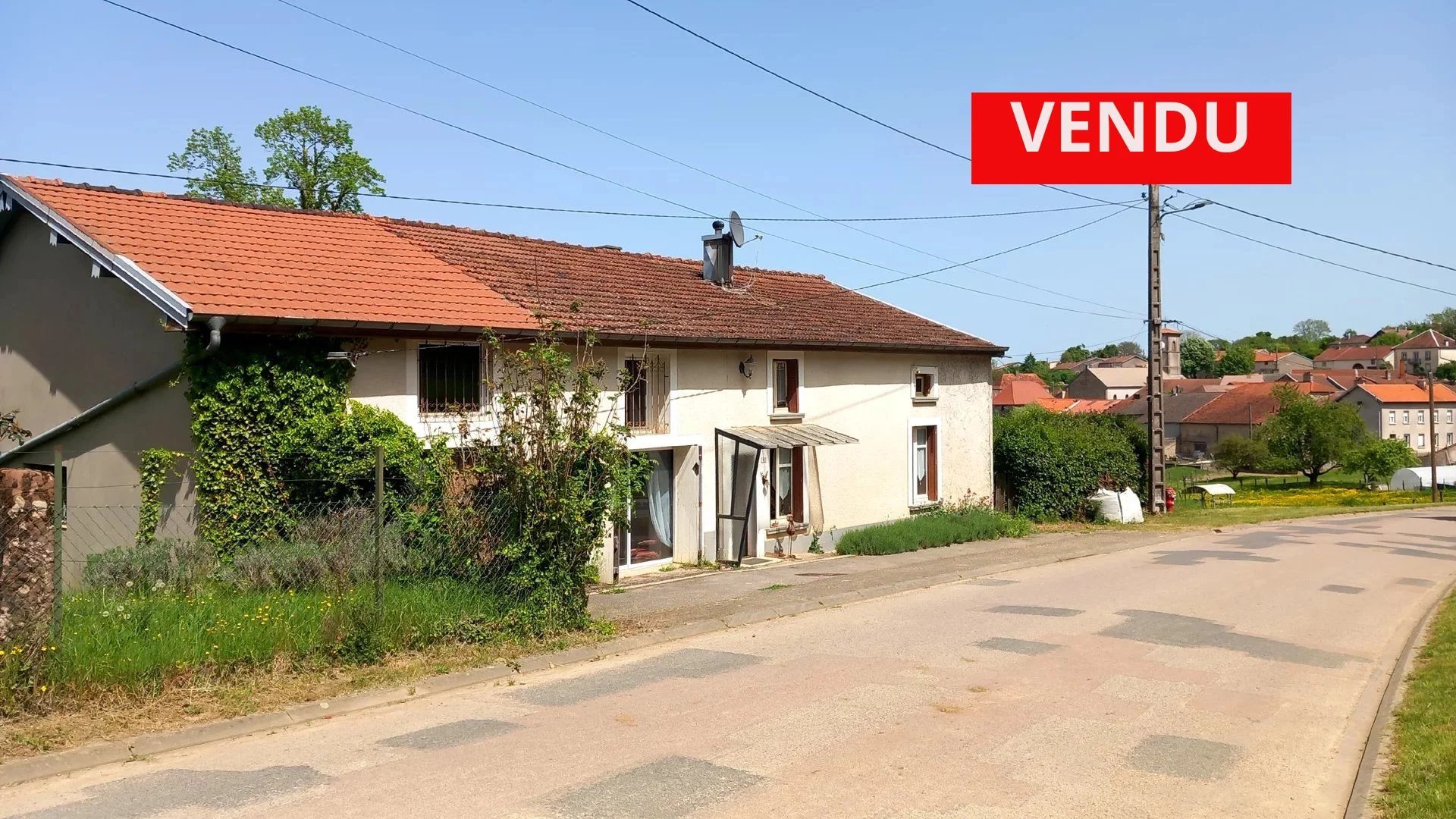 Geheel gerenoveerde ruime dorpswoning met vrij uitzicht te koop