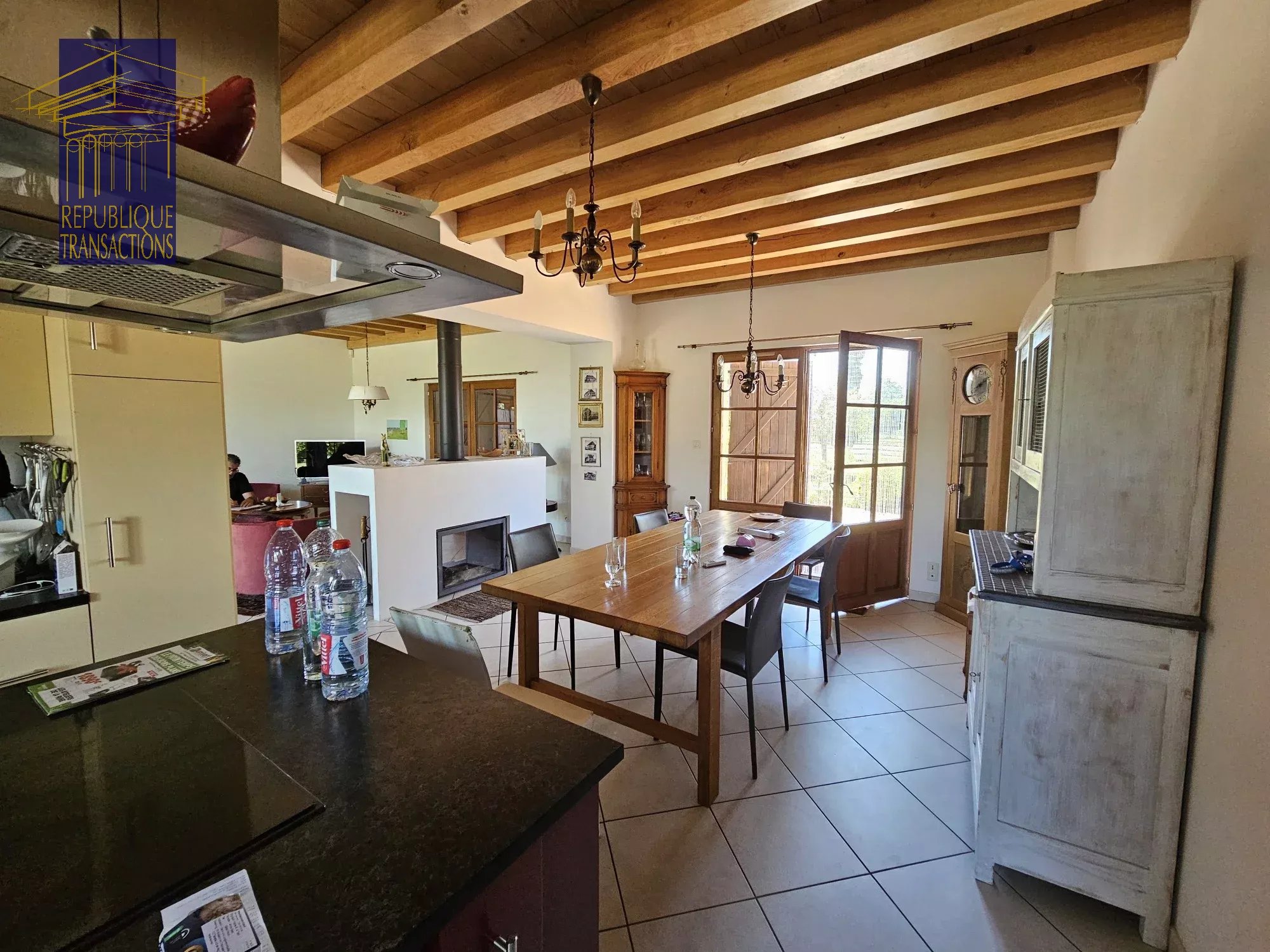 Jolie maison bressanne rénovée avec dépendances et terrain d'environ 5 840 m² clos, arboré et paysagé — photo 9