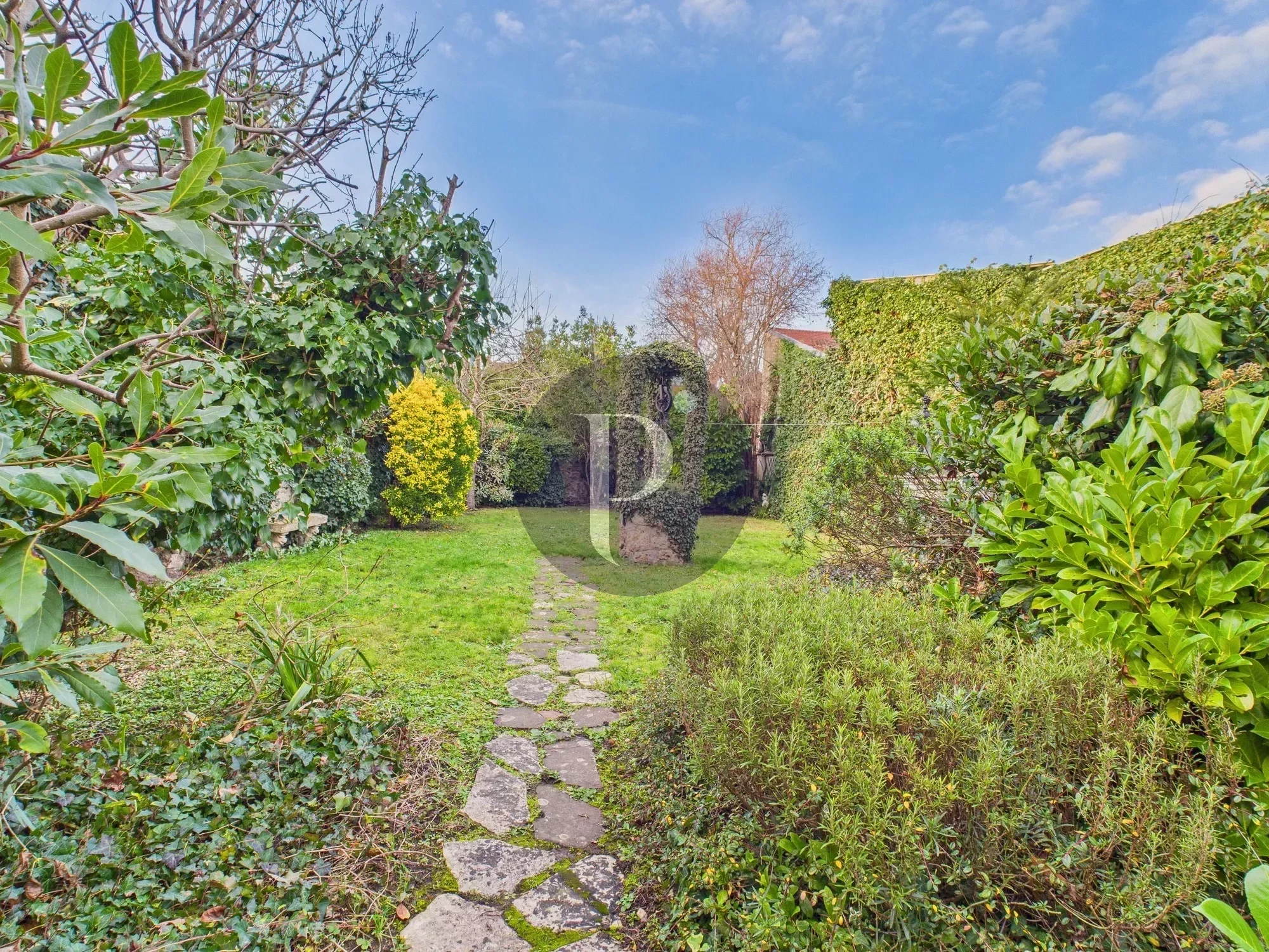 vente-maison-7-pieces-verrieres-le-buisson-86509373