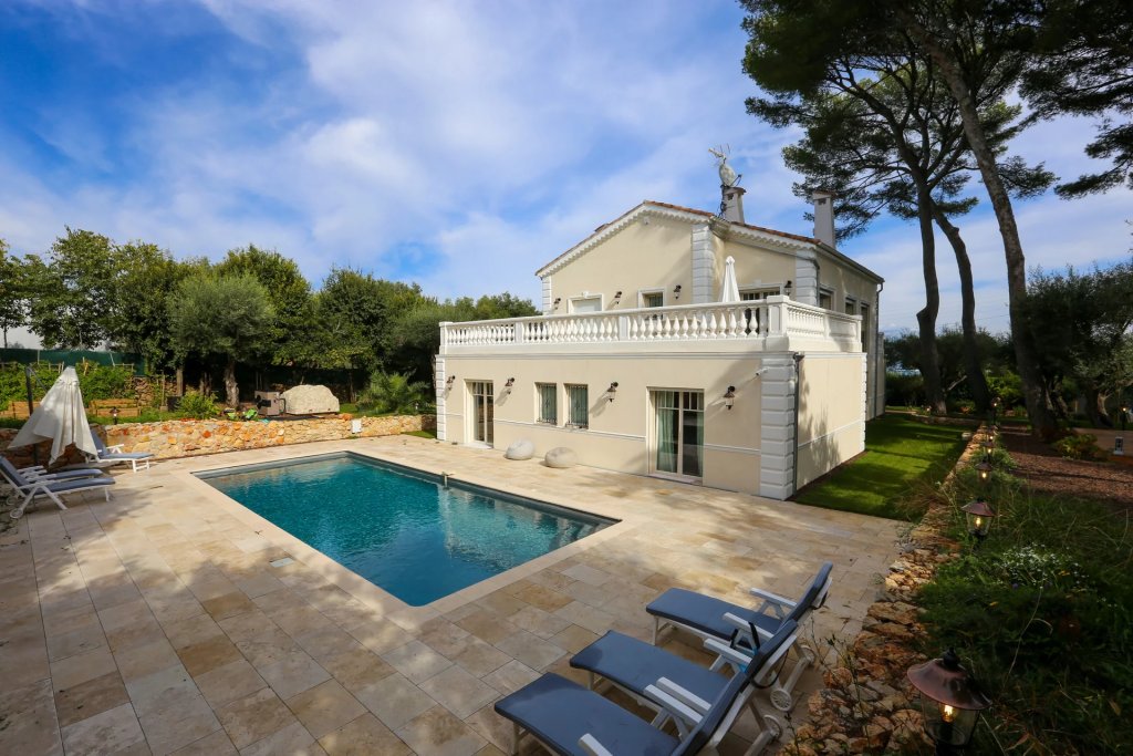 Villa for sale in Antibes — Modern Luxury Villa in Antibes | Contemporary Family Estate near Beach