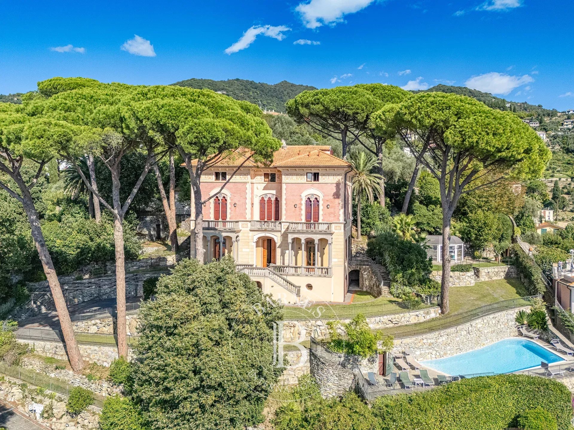 Prestigioso appartamento vista mare in villa storica