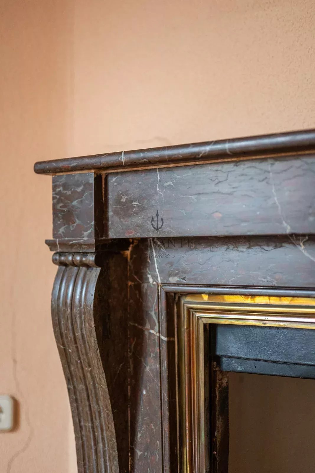 CORNER GEM WITH 7 BALCONIES: 220 M² SEGREGABLE APARTMENT ON CALLE DESENGAÑO - Image 4