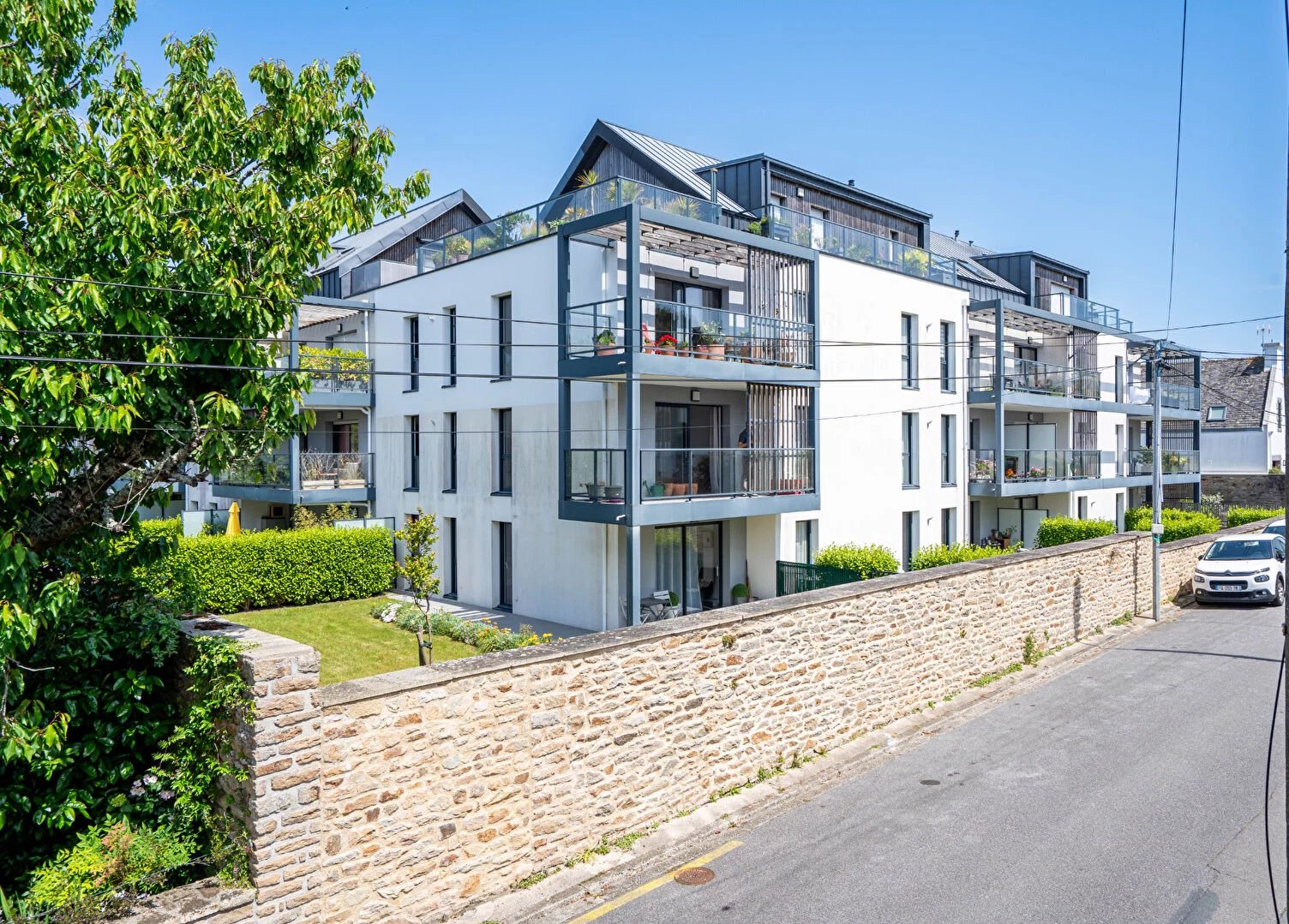 A vendre appartement T4 dans  résidence de 2015 en arrière corniche de Concarneau, Finistère Sud terrasse, parking et garage, la mer à pieds