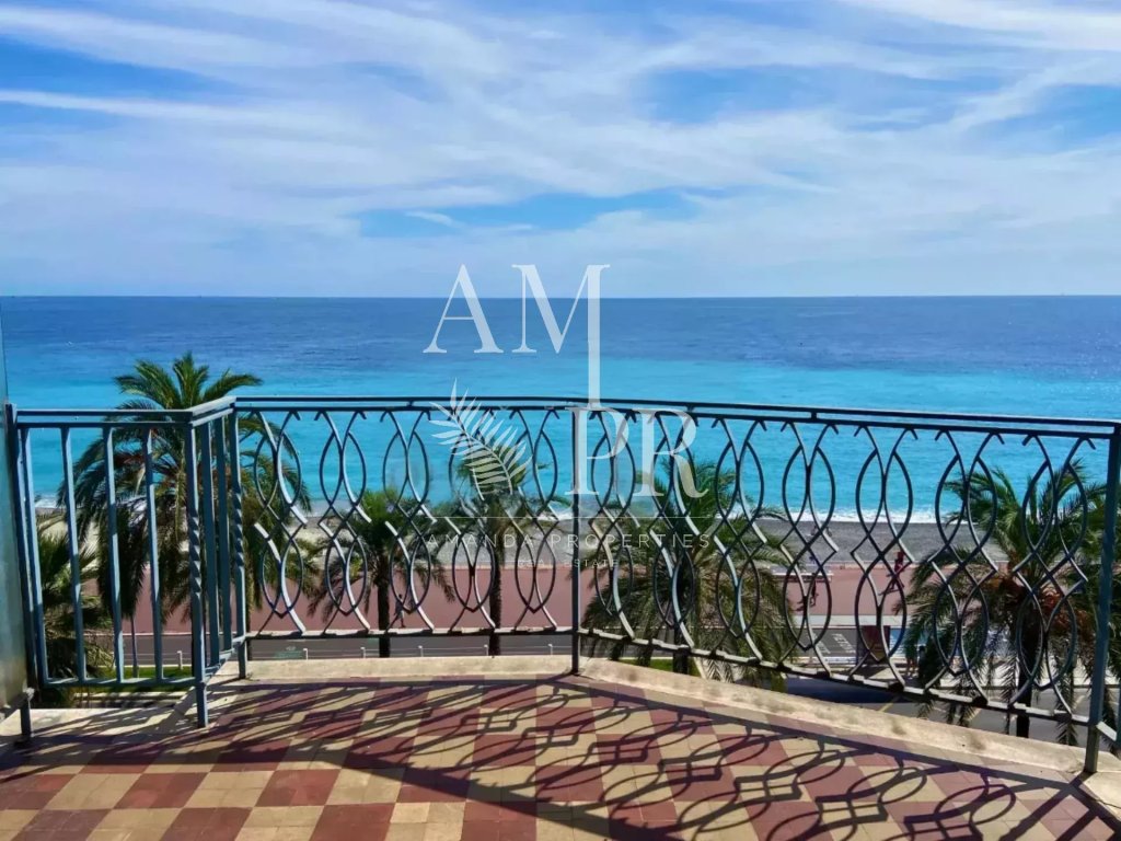 Apartment for sale in Nice — 70m2 flat on the Promenade des Anglais Panoramic sea view