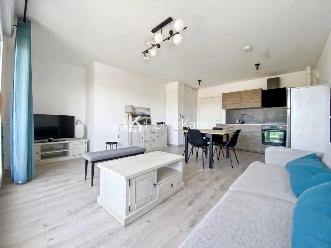 AU DERNIER ÉTAGE D'UNE RÉSIDENCE RÉCENTE DE 2021