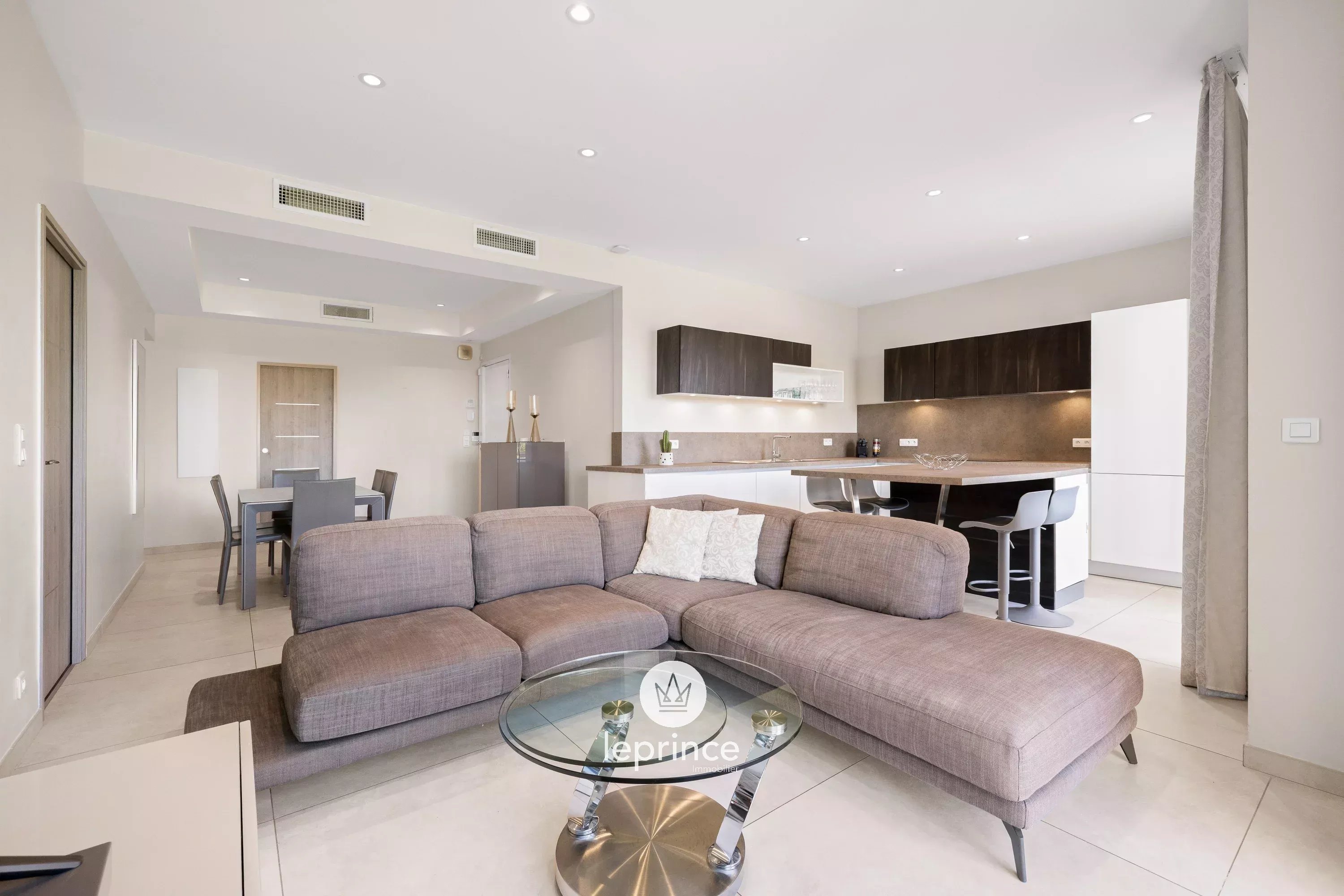 Cannes Pointe Croisette – 5-Room Dual-Aspect Apartment – Terrace – Cellar and Garage