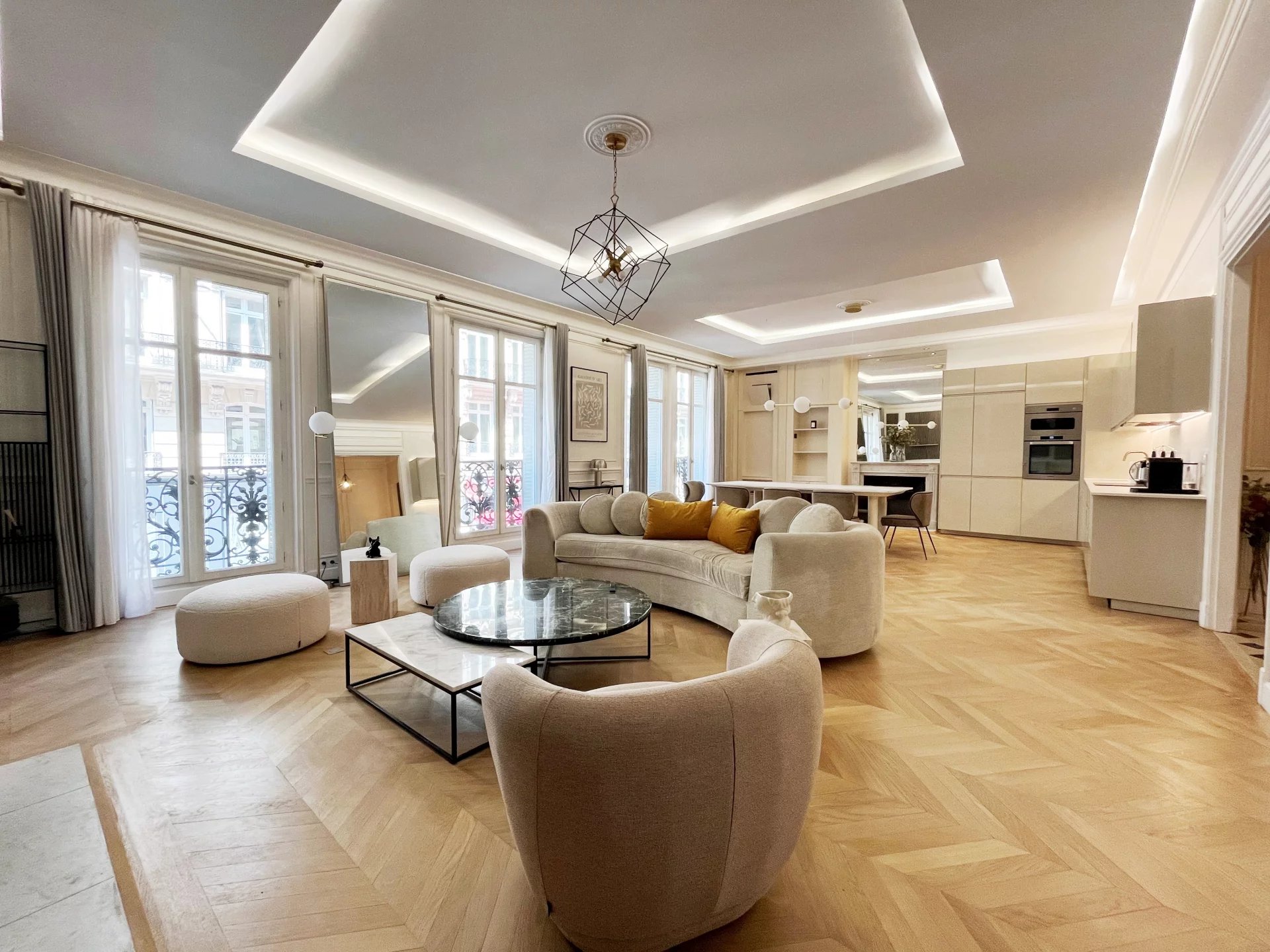 Paris 8e - Rue Marbeuf -
