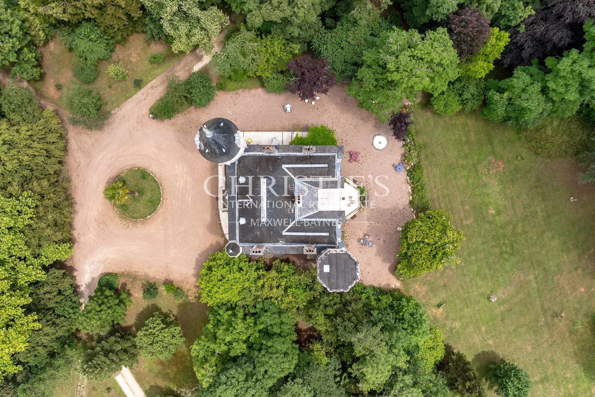 9 Bedroom Chateau's Image 63