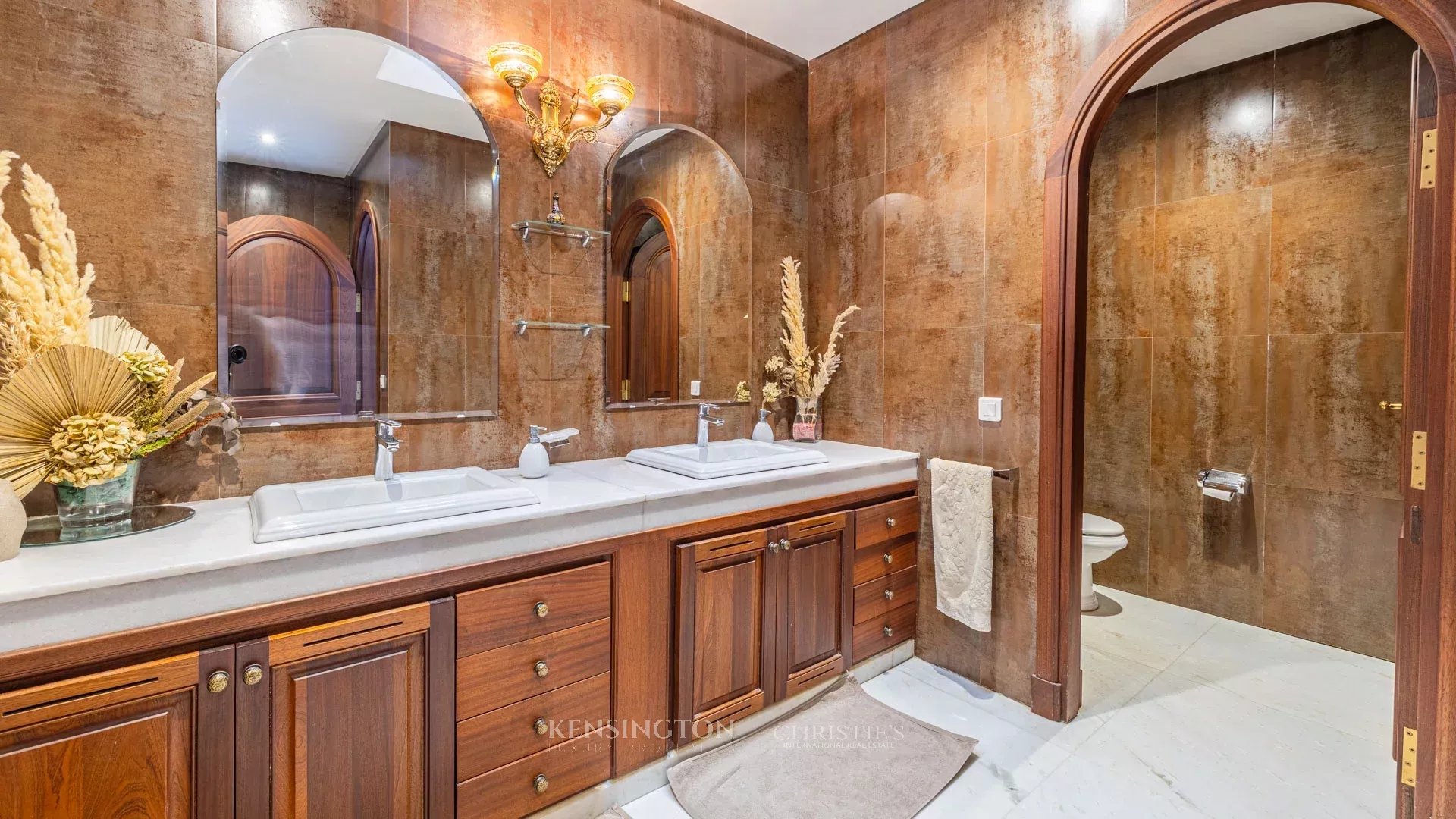 4 Bedroom Villa/Townhouse's Image 10
