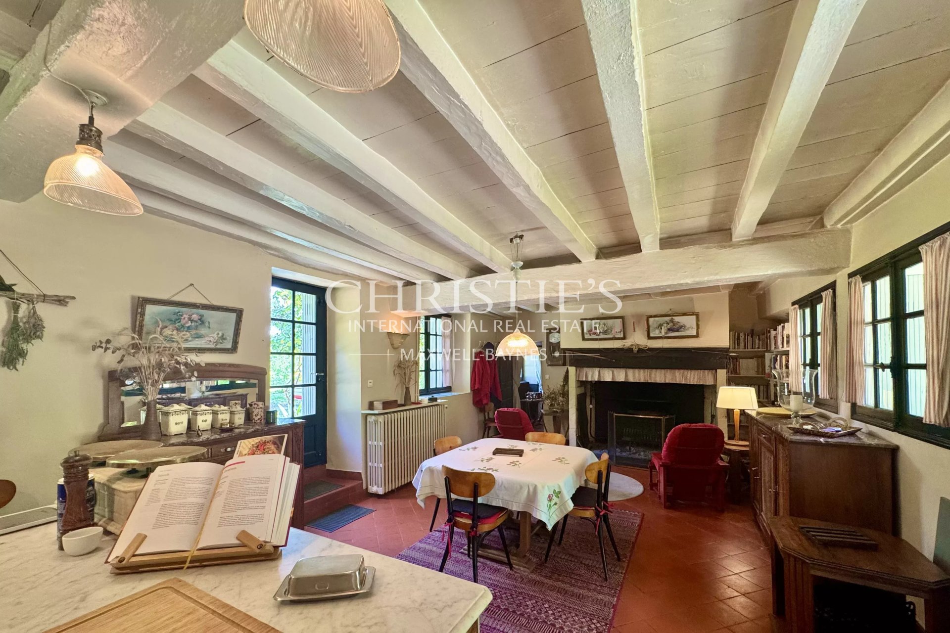 6 Bedroom Villa/Townhouse's Image 11