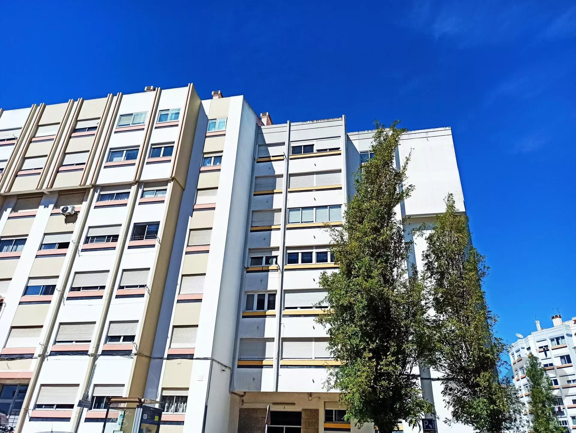 Spacious 2-Bedroom Apartment in Linda-a-Velha