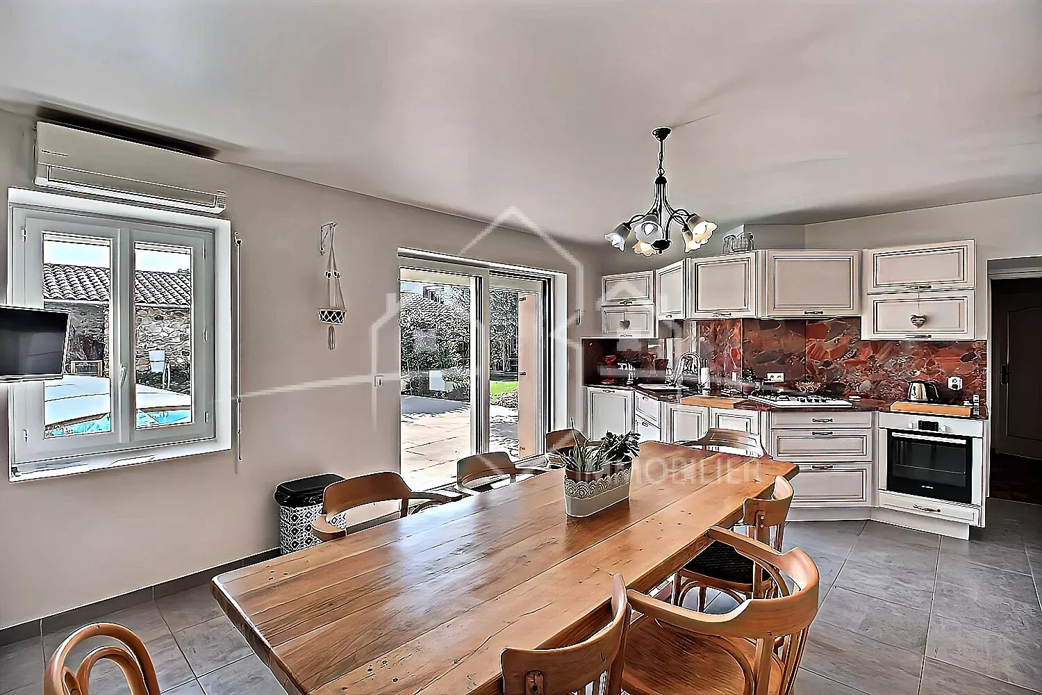 Maison en pierre 161 m² hab, 4 ch avec piscine