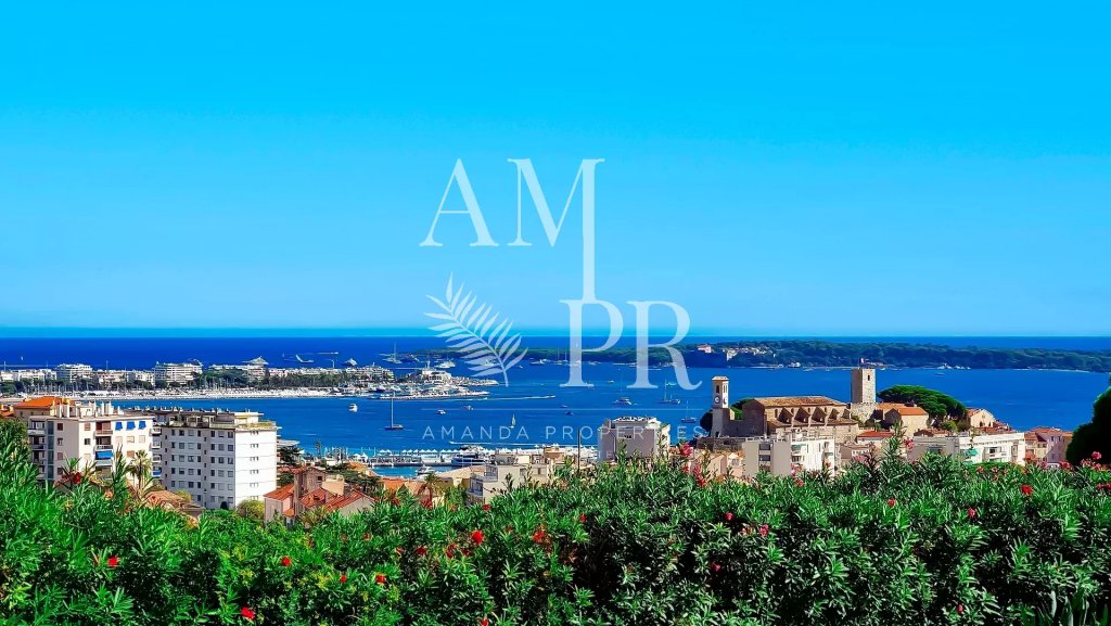 Villa for sale in Cannes — Luxury Villa Cannes: Sea-View Family Estate Near La Croisette