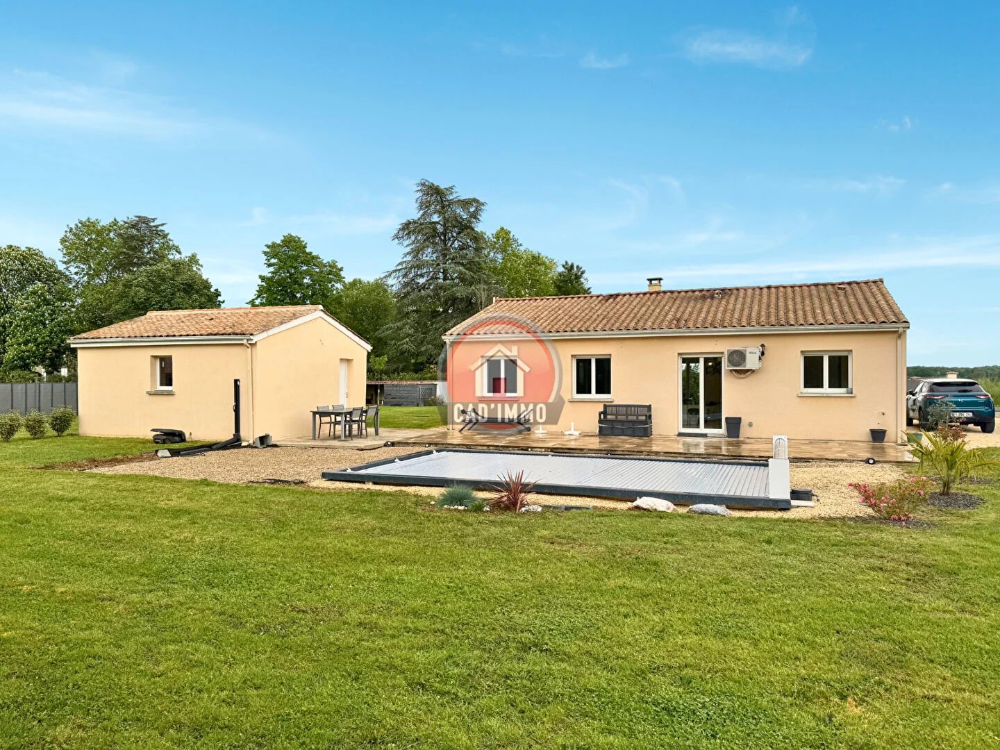 Plain-pied avec piscine et garage à 10 minutes de BERGERAC.