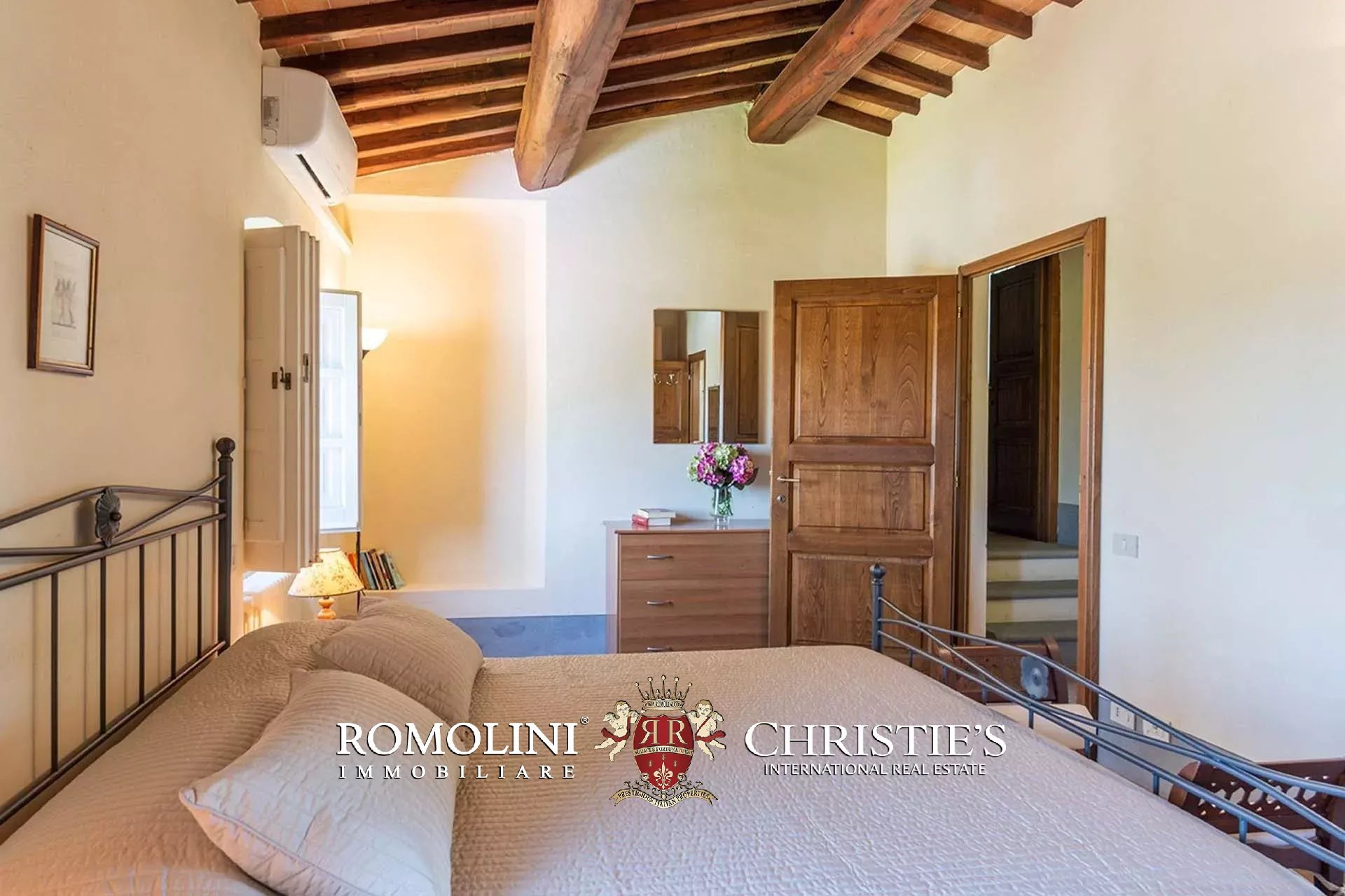 6 Bedroom Villa/Townhouse's Image 39