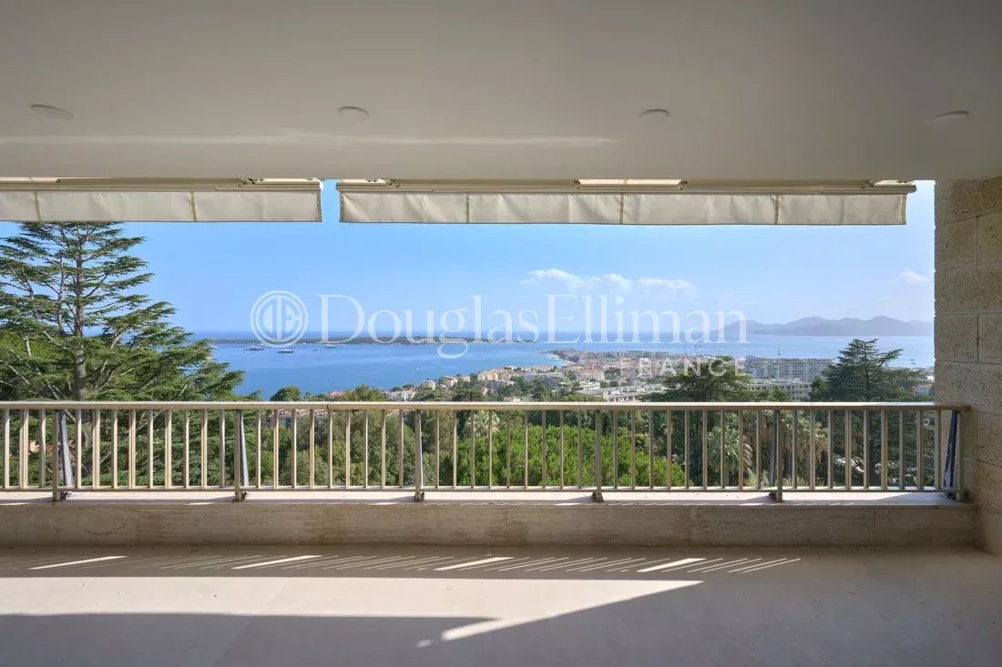 CANNES CALIFORNIE – Sublime appartement de 3 chambres avec vue mer panoramique - Image nᵒ3