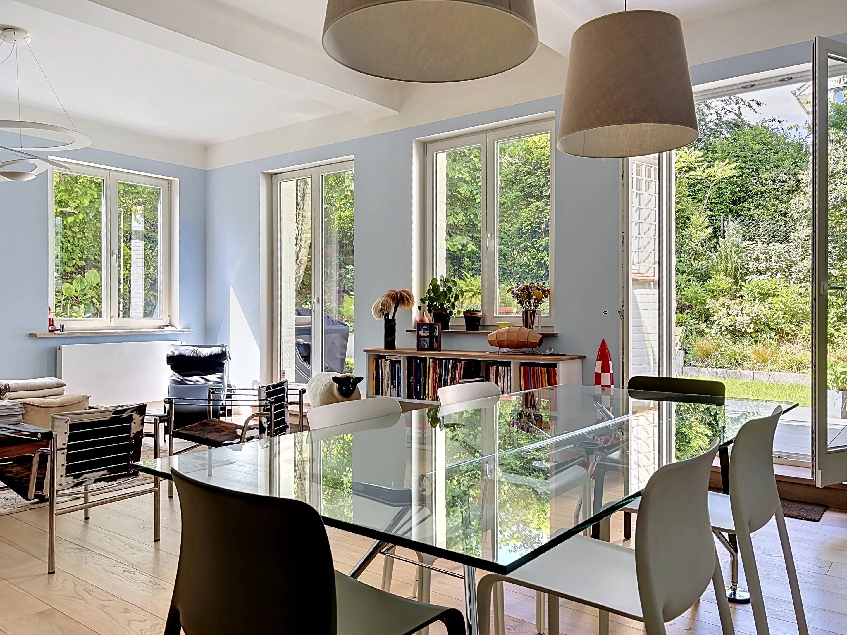 Observatory Neighborhood, a 3-facade house fully renovated on a 350m2 south-facing plot.