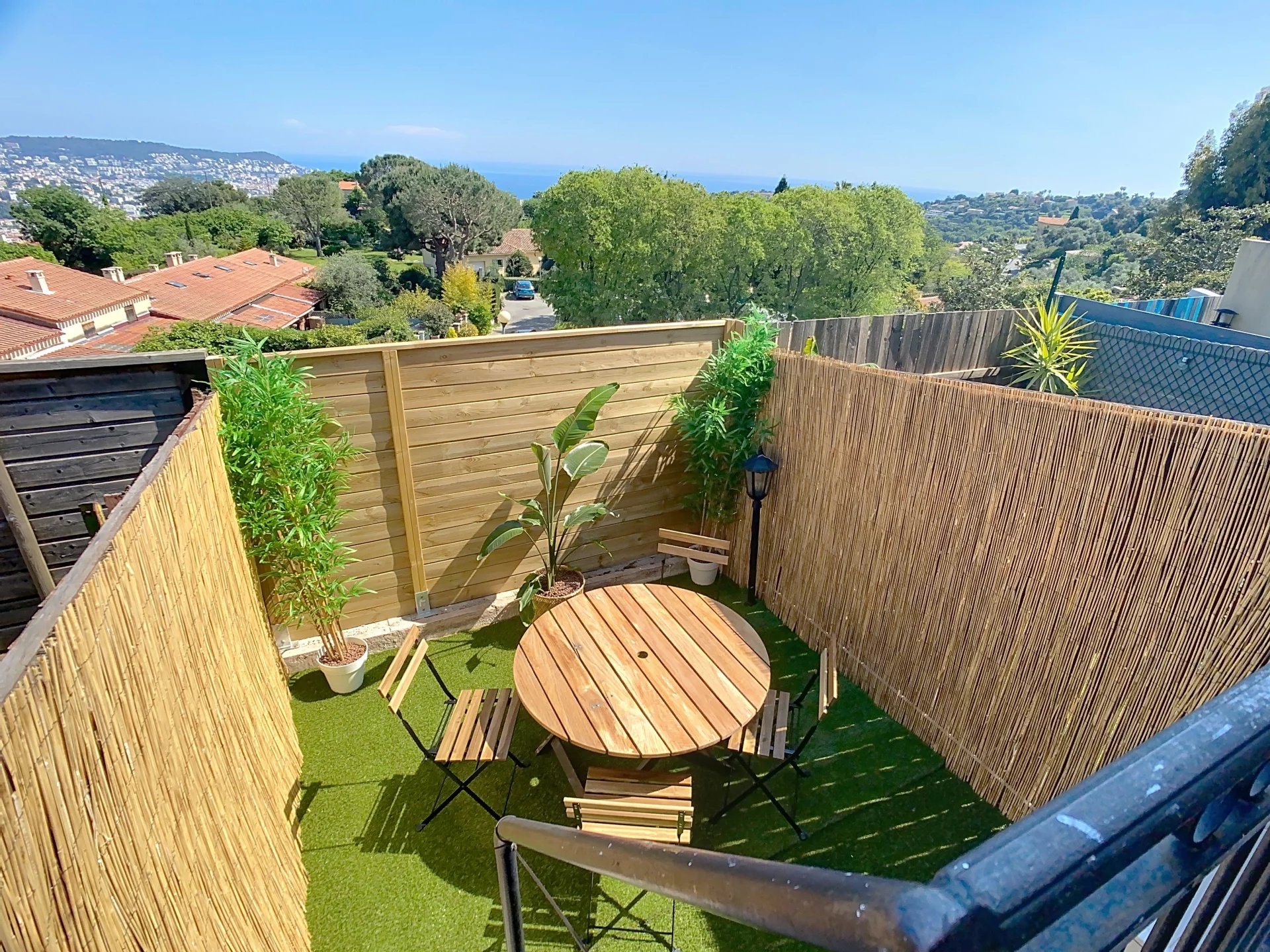 Maison mitoyenne meublée avec vue imprenable à Nice